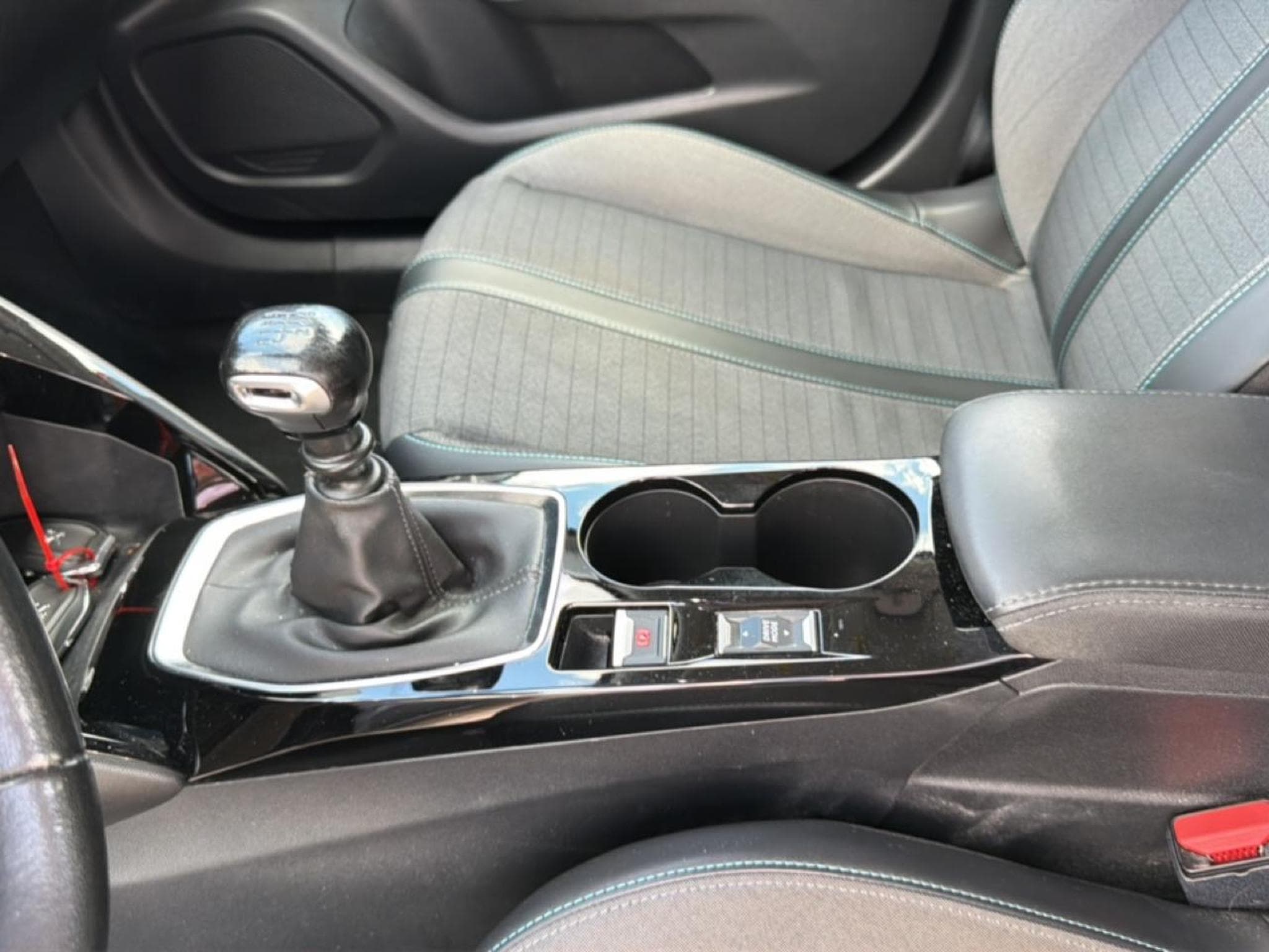 Peugeot 2008 1.5 BLUEHDI 110 S&S ALLURE PACK (2022) - Photo 16