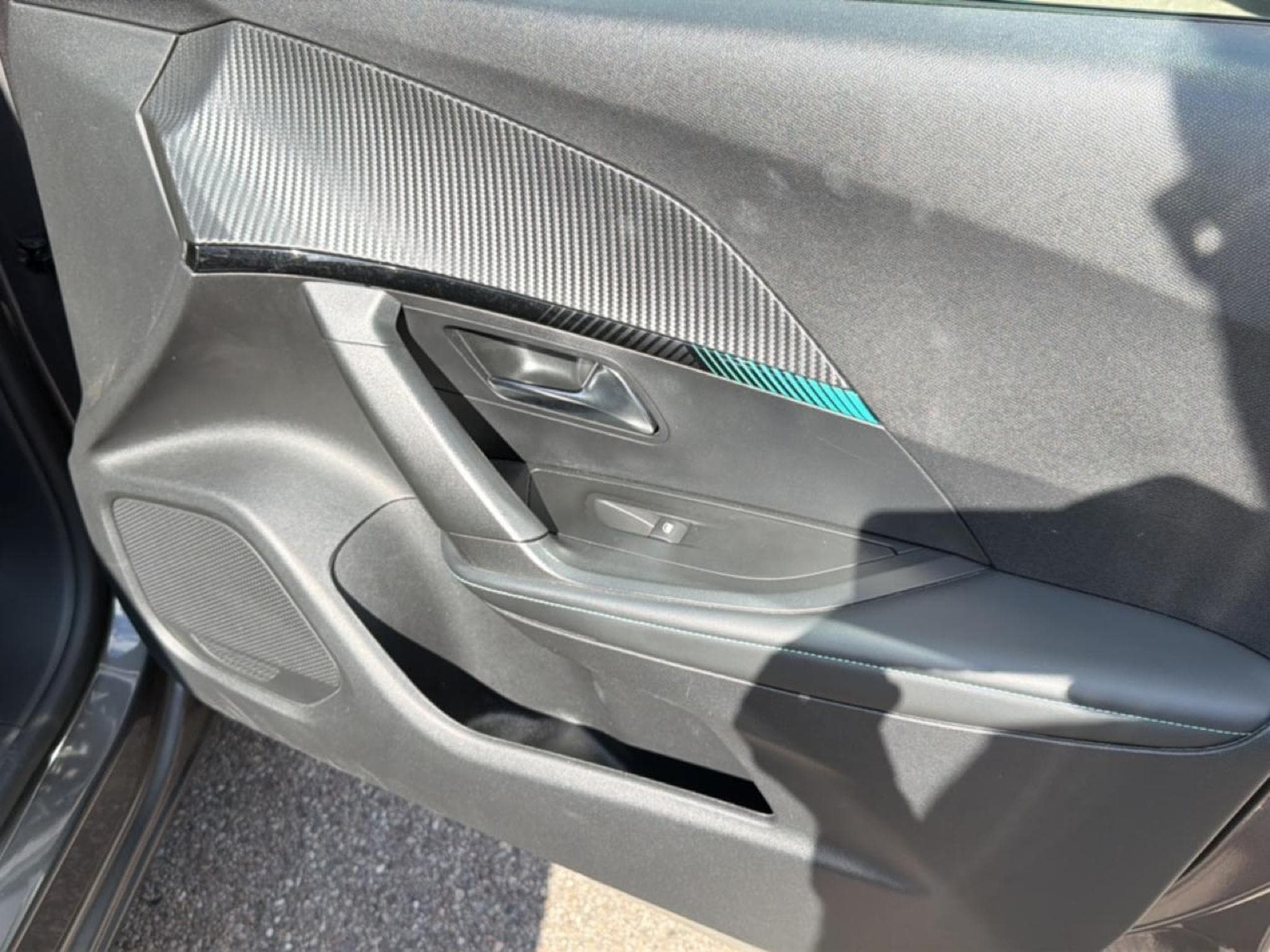 Peugeot 2008 1.5 BLUEHDI 110 S&S ALLURE PACK (2022) - Photo 15