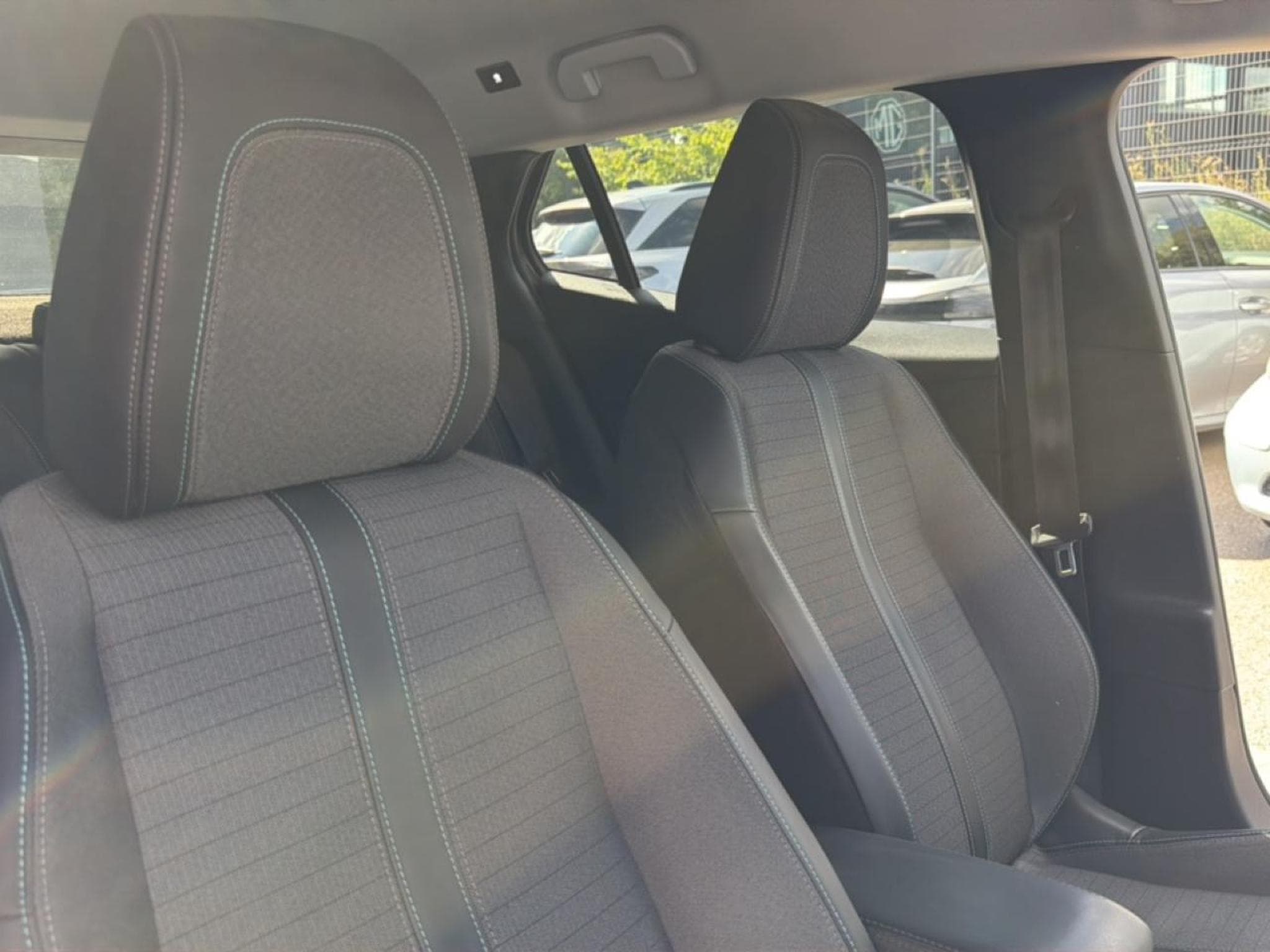 Peugeot 2008 1.5 BLUEHDI 110 S&S ALLURE PACK (2022) - Photo 17