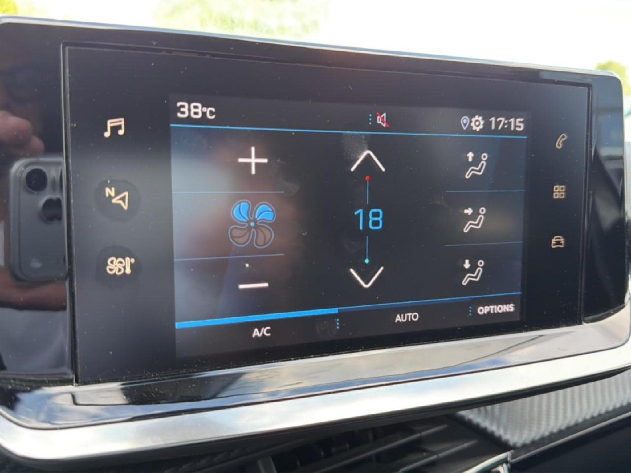 Peugeot 2008 1.5 BLUEHDI 110 S&S ALLURE PACK (2022) - Photo 20