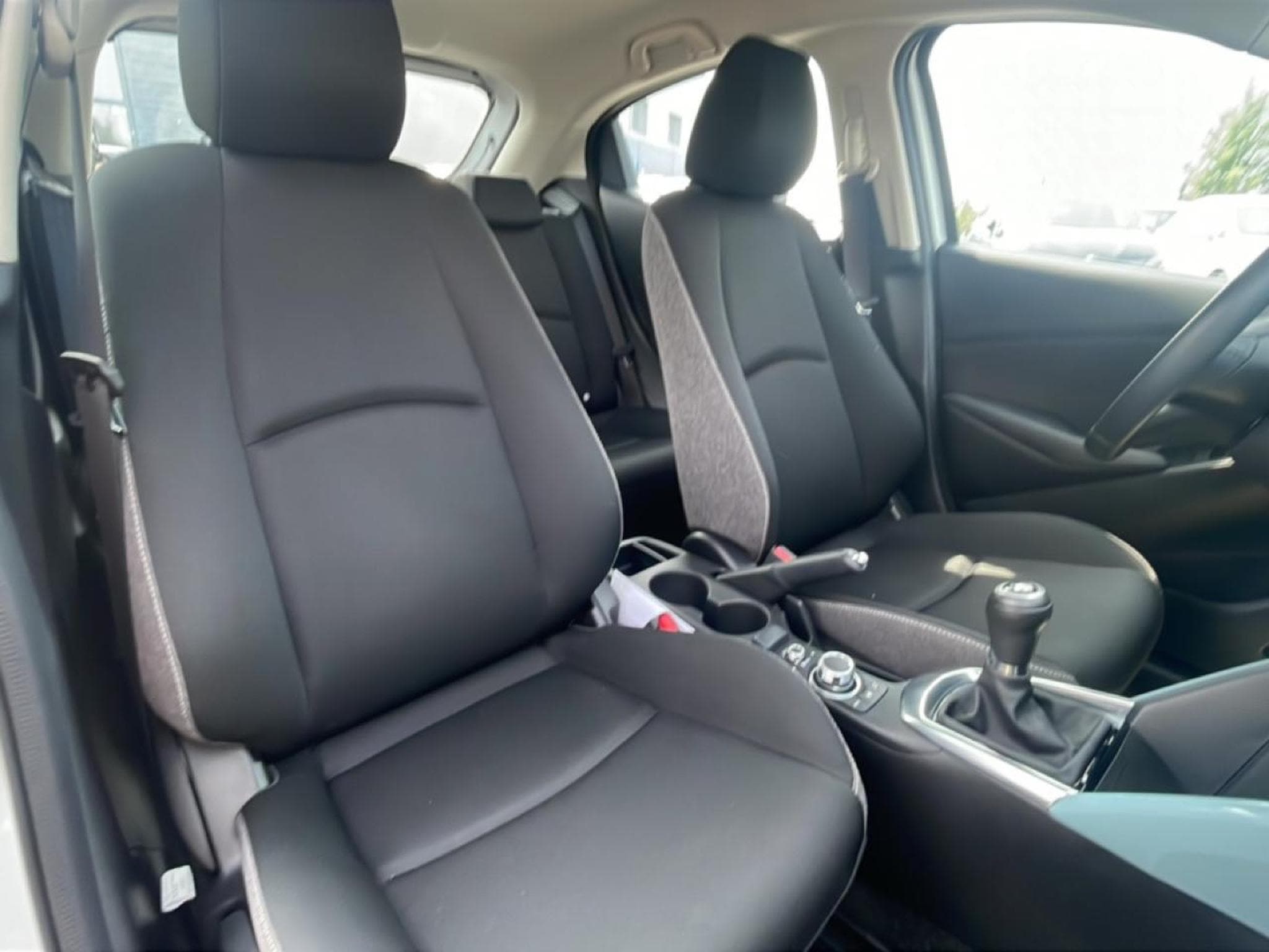 Mazda 2 1.5 E-SKYACTIV-G 90 CENTRE-LINE (2024) - Foto 14