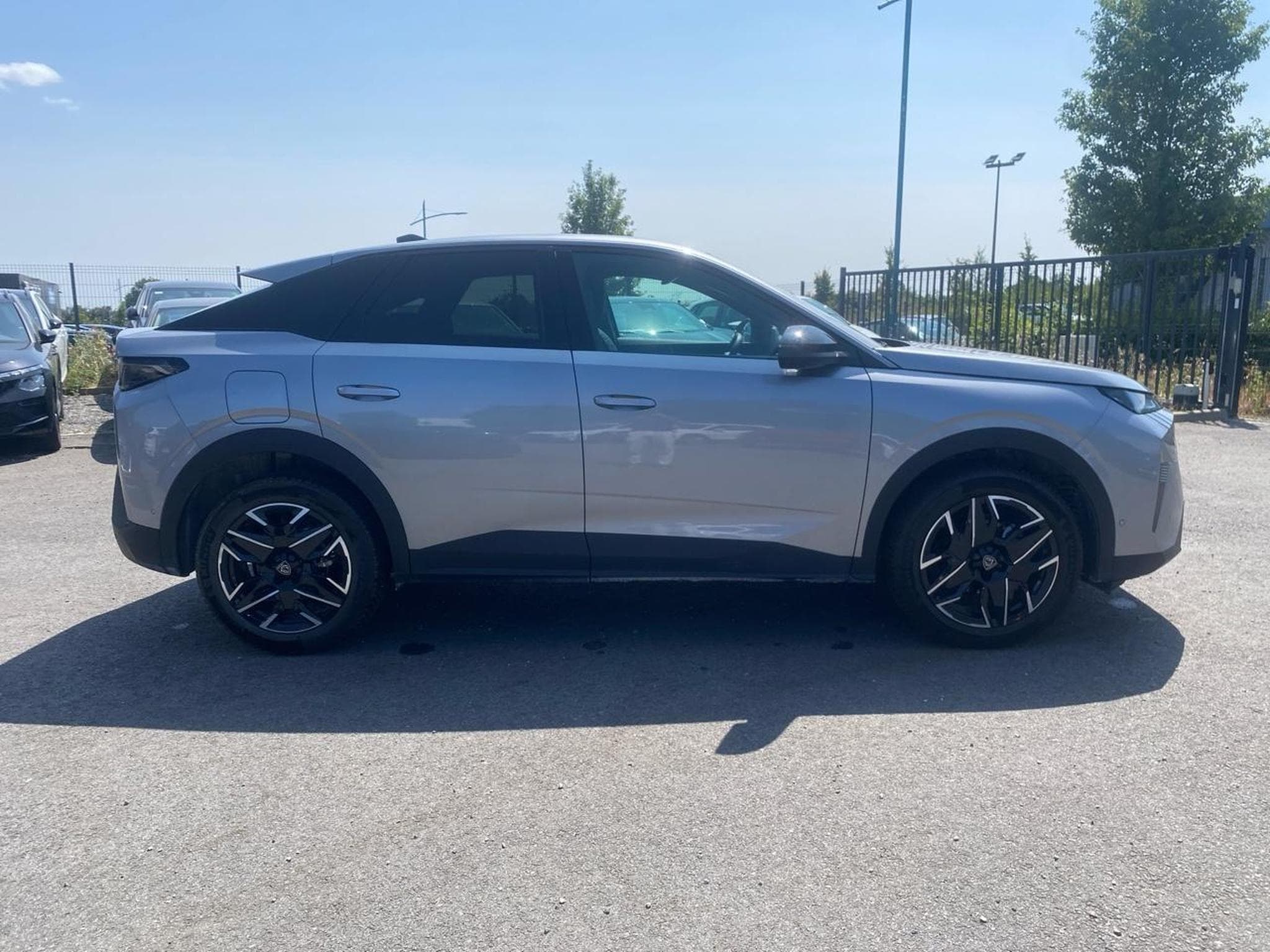 Peugeot 3008 1.2 HYBRID 145 ALLURE BUSINESS E-DCS6 (2025) - Photo 4