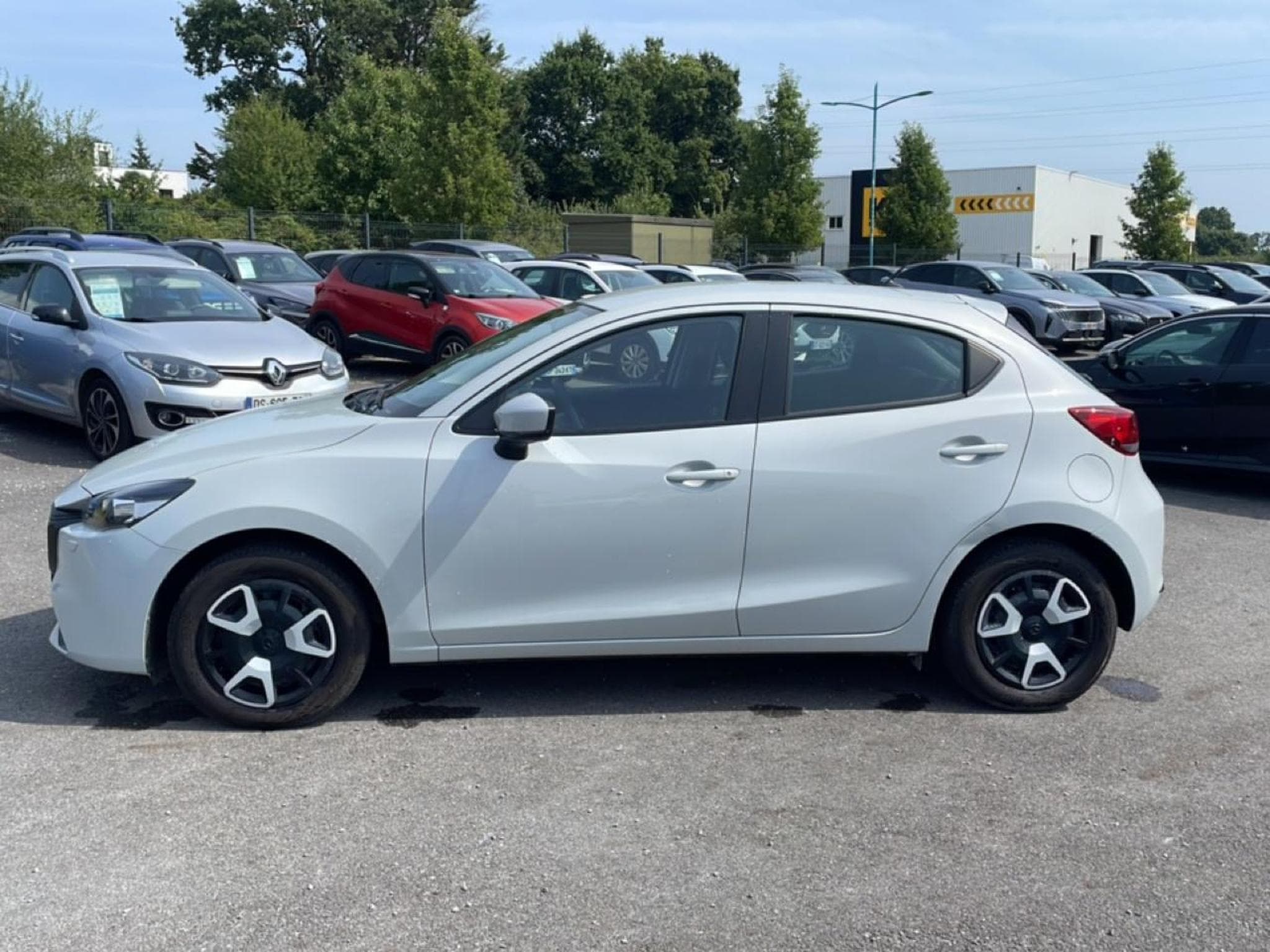 Mazda 2 1.5 E-SKYACTIV-G 90 CENTRE-LINE (2024) - Foto 8