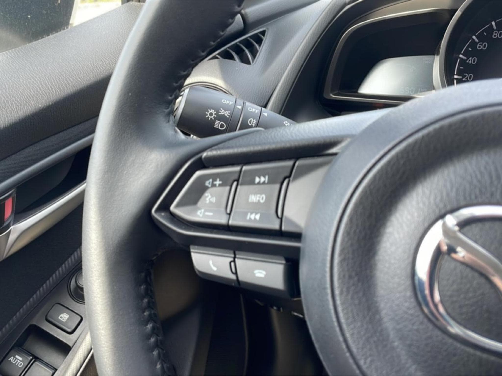 Mazda 2 1.5 E-SKYACTIV-G 90 CENTRE-LINE (2024) - Foto 12