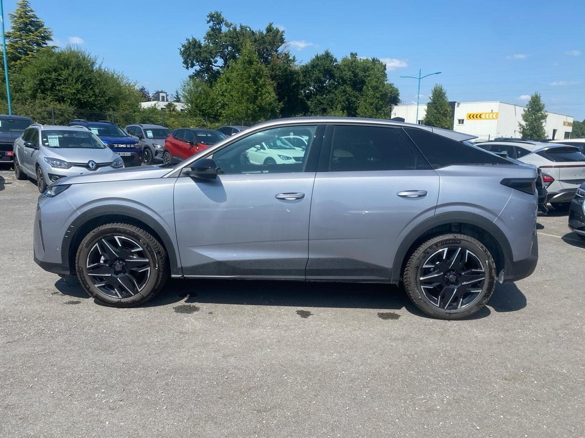 Peugeot 3008 1.2 HYBRID 145 ALLURE BUSINESS E-DCS6 (2025) - Photo 8