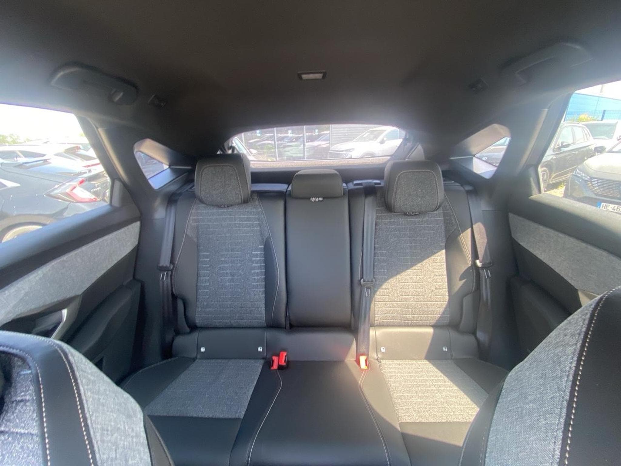 Peugeot 3008 1.2 HYBRID 145 ALLURE BUSINESS E-DCS6 (2025) - Photo 14