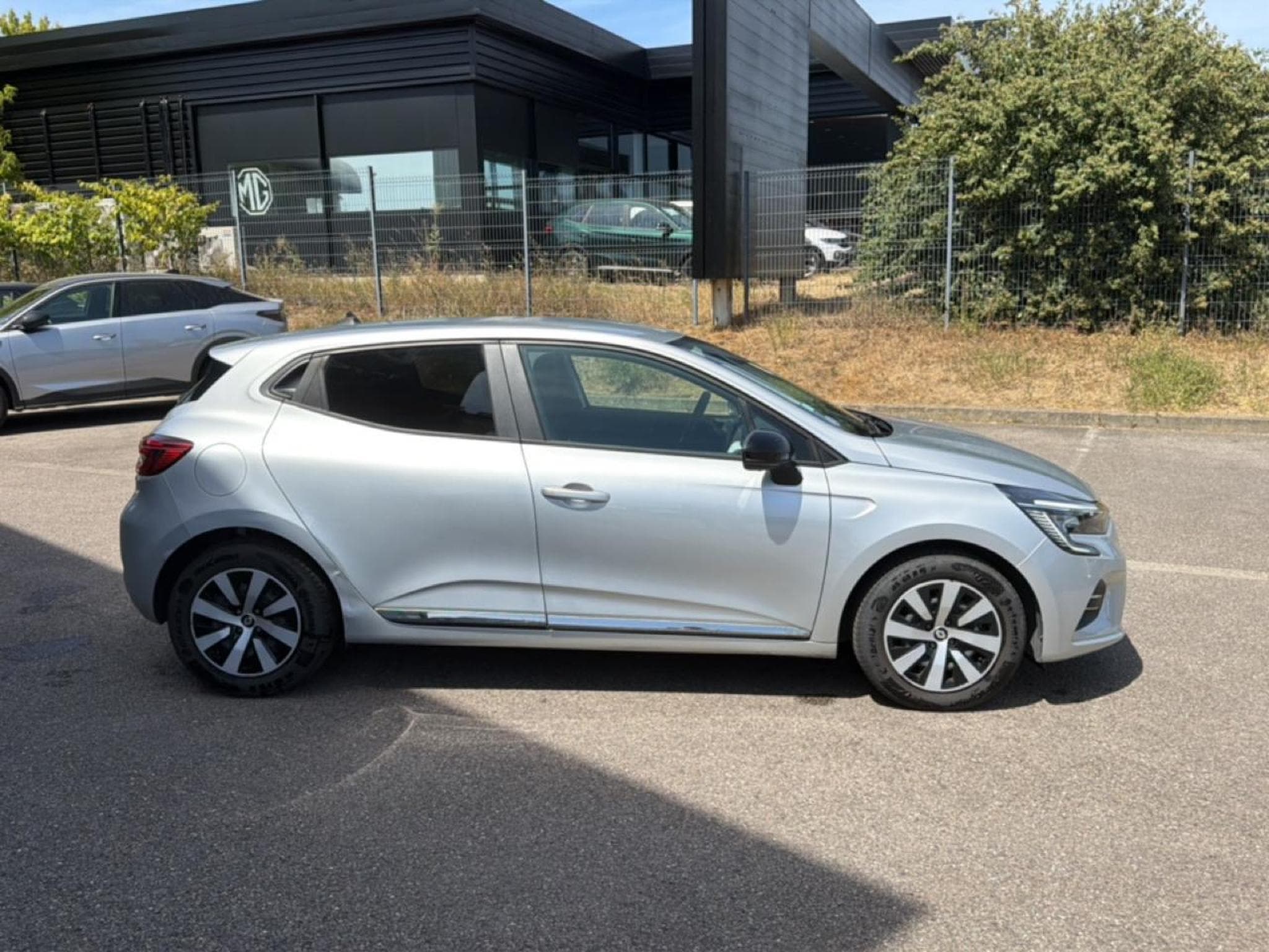 Renault Clio 1.6 E-TECH 145 FULL HYBRID EVOLUTION (2023) - Photo 4
