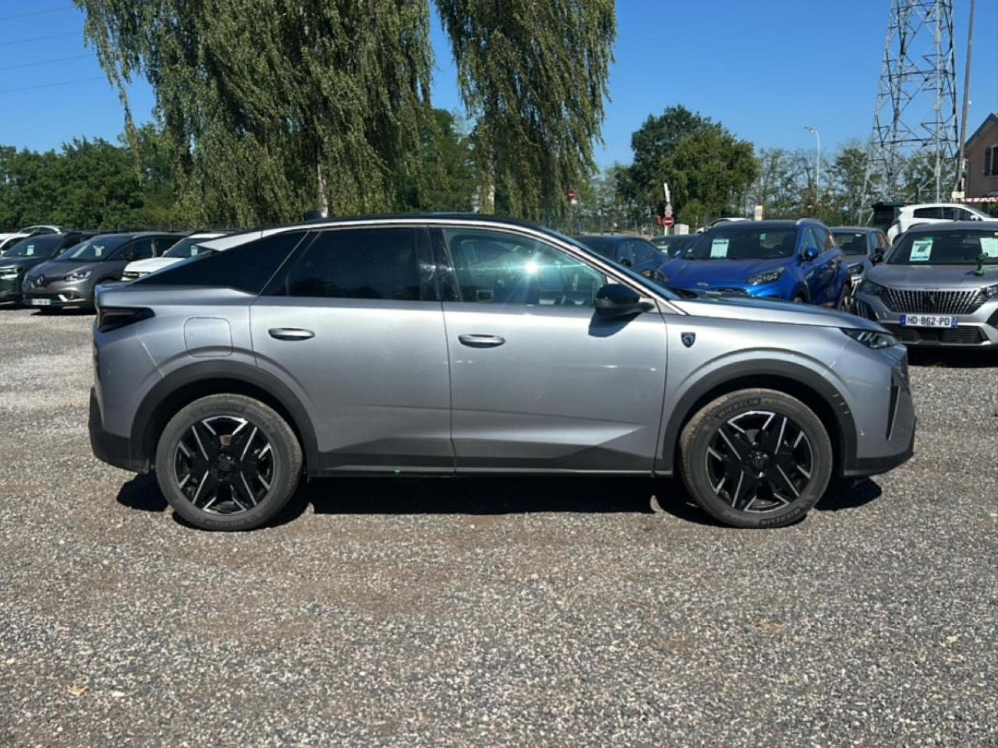 Peugeot 3008 1.2 HYBRID 145 GT E-DCS6 (2025) - Photo 4