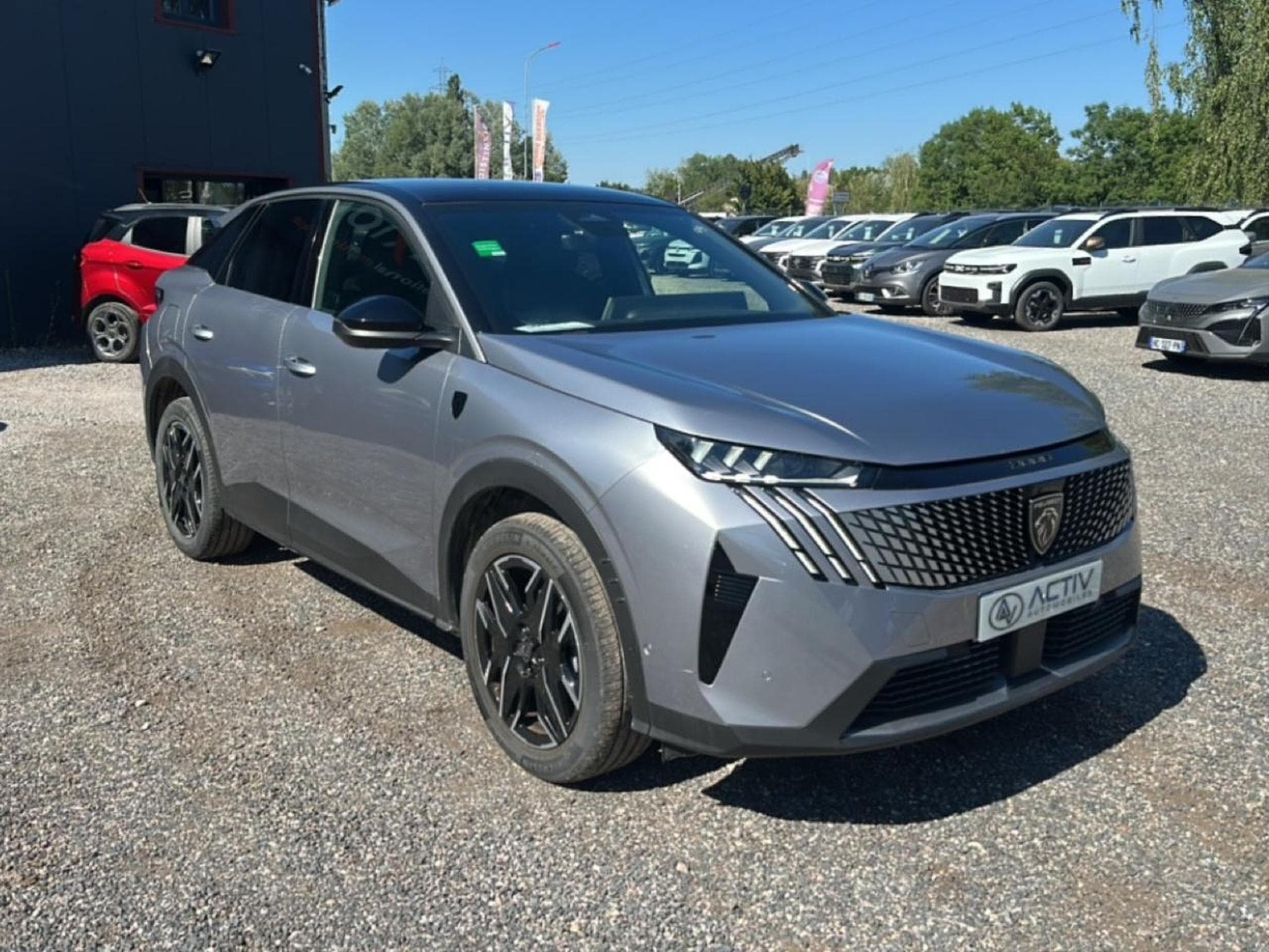 Peugeot 3008 1.2 HYBRID 145 GT E-DCS6 (2025) - Photo 3