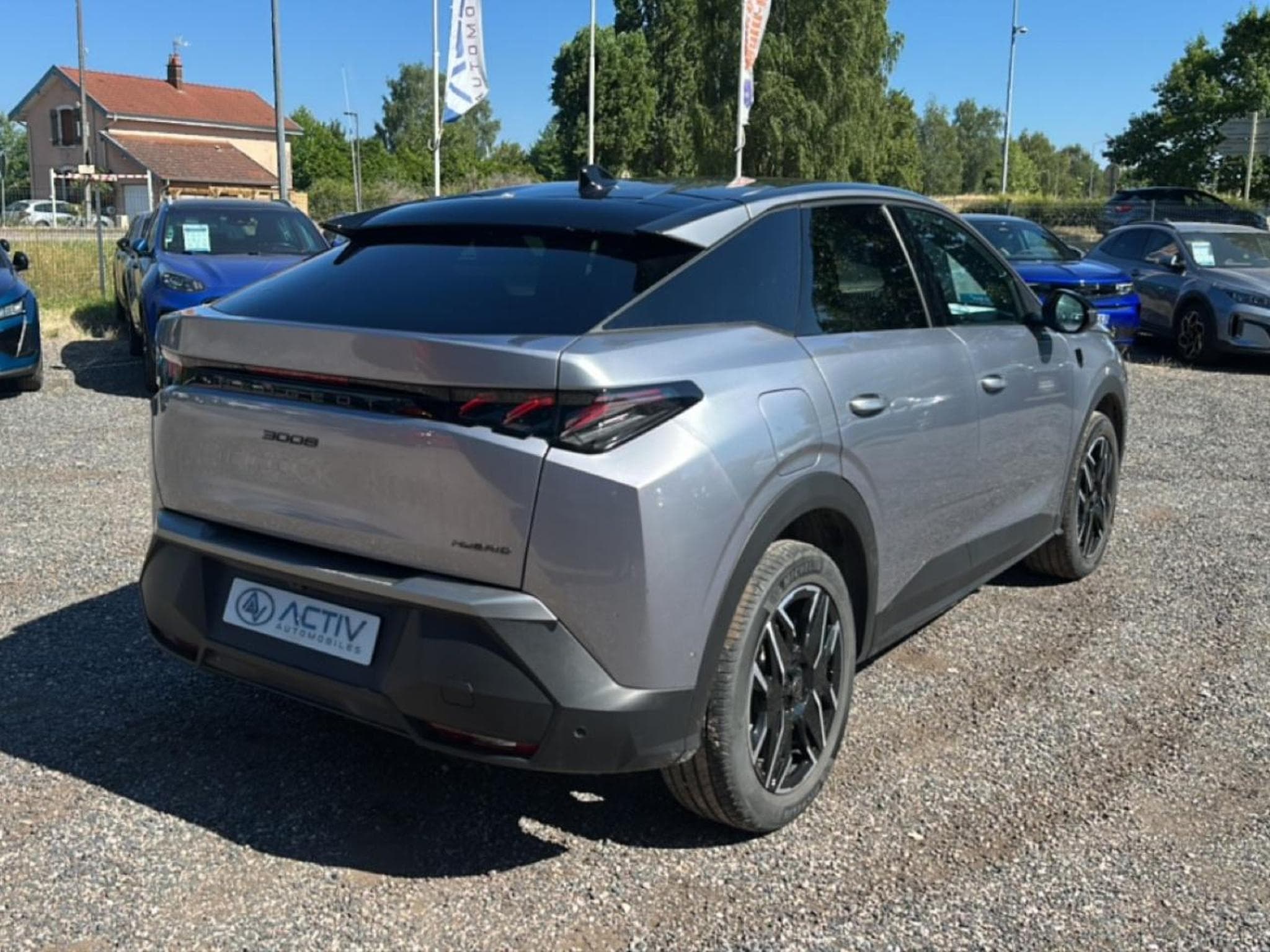Peugeot 3008 1.2 HYBRID 145 GT E-DCS6 (2025) - Photo 5