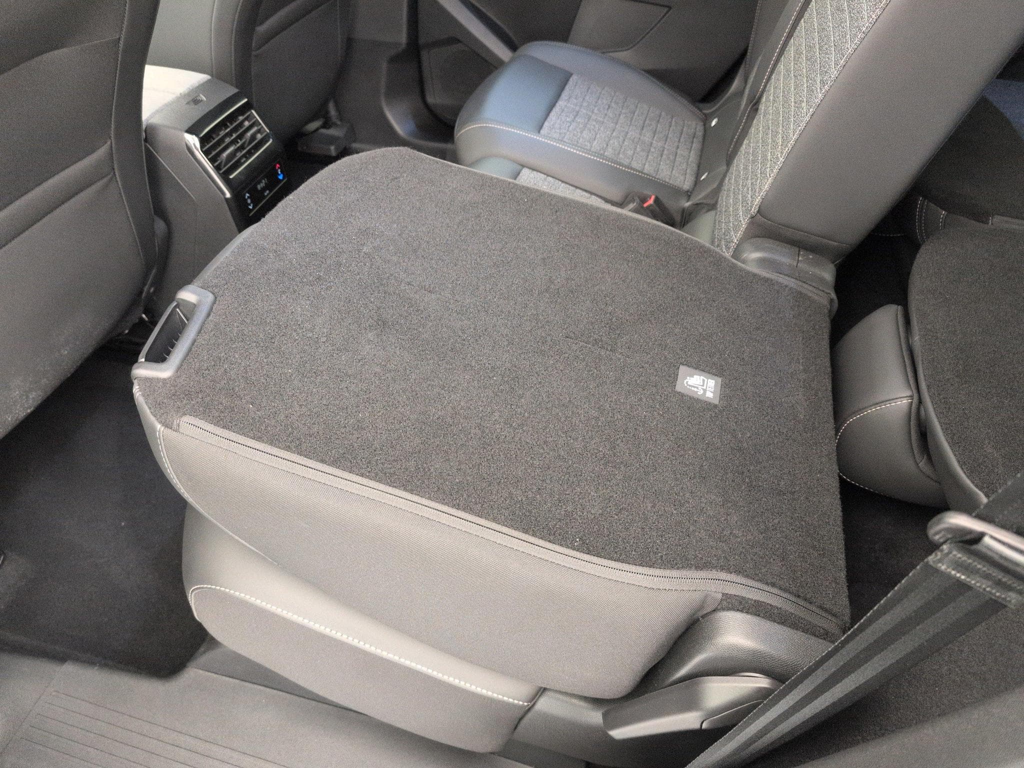 Peugeot 5008 HYBRID 145 CH E-DCS6 ALLURE (2025) - Photo 12