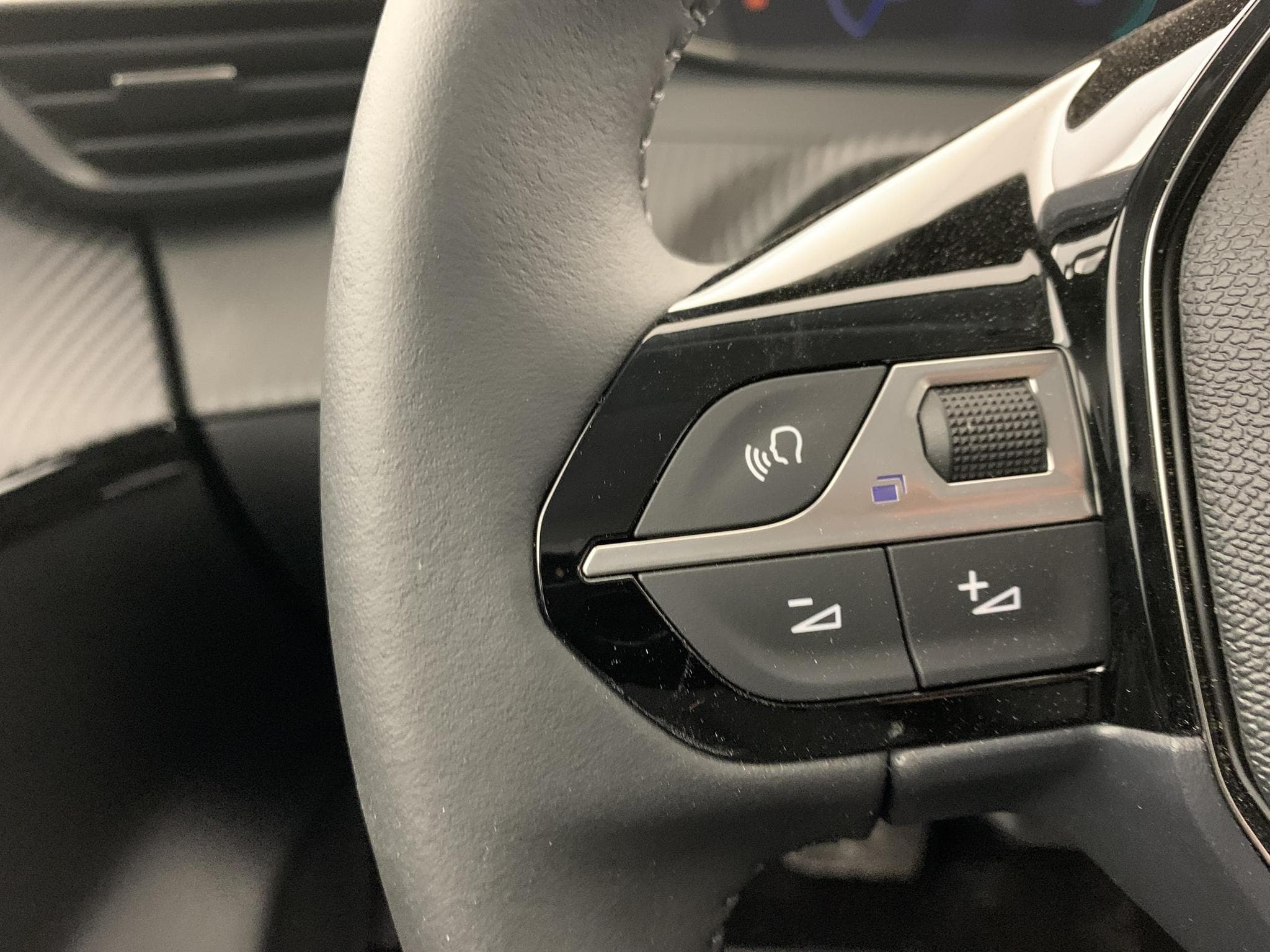 Peugeot 208 Hybrid 110 ch e-DCS6 Allure (2026) - Photo 19