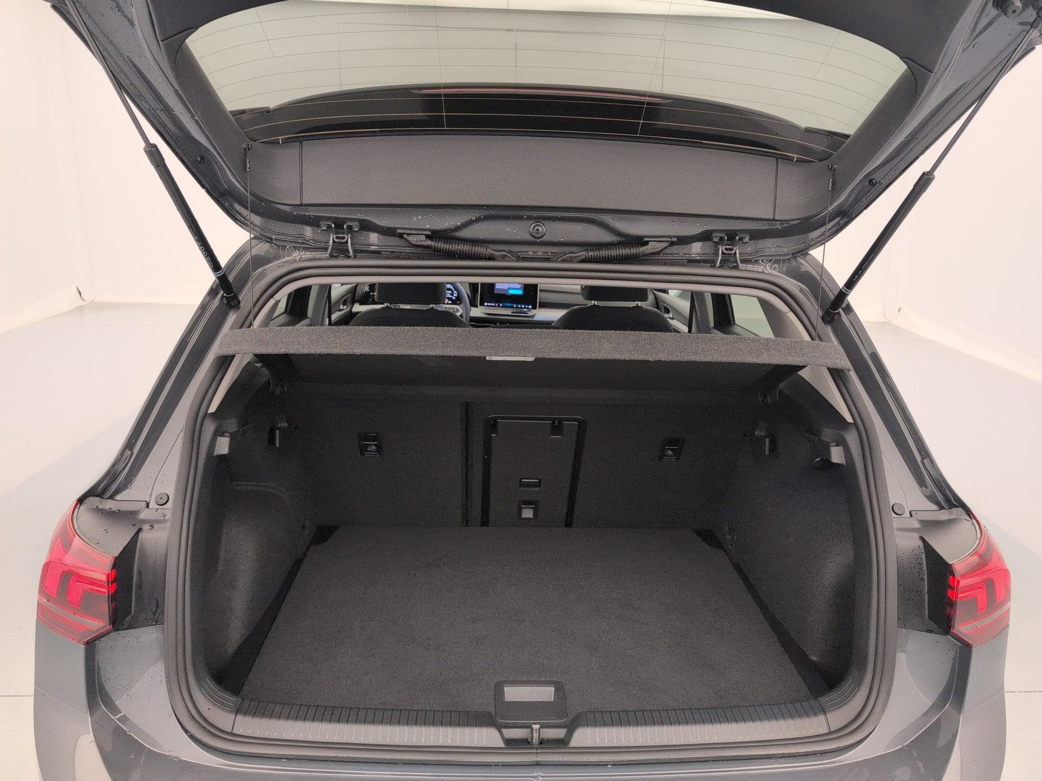 VW Golf VIII 2.0 TDI SCR 115 BVM6 LIFE (2025) - Photo 11