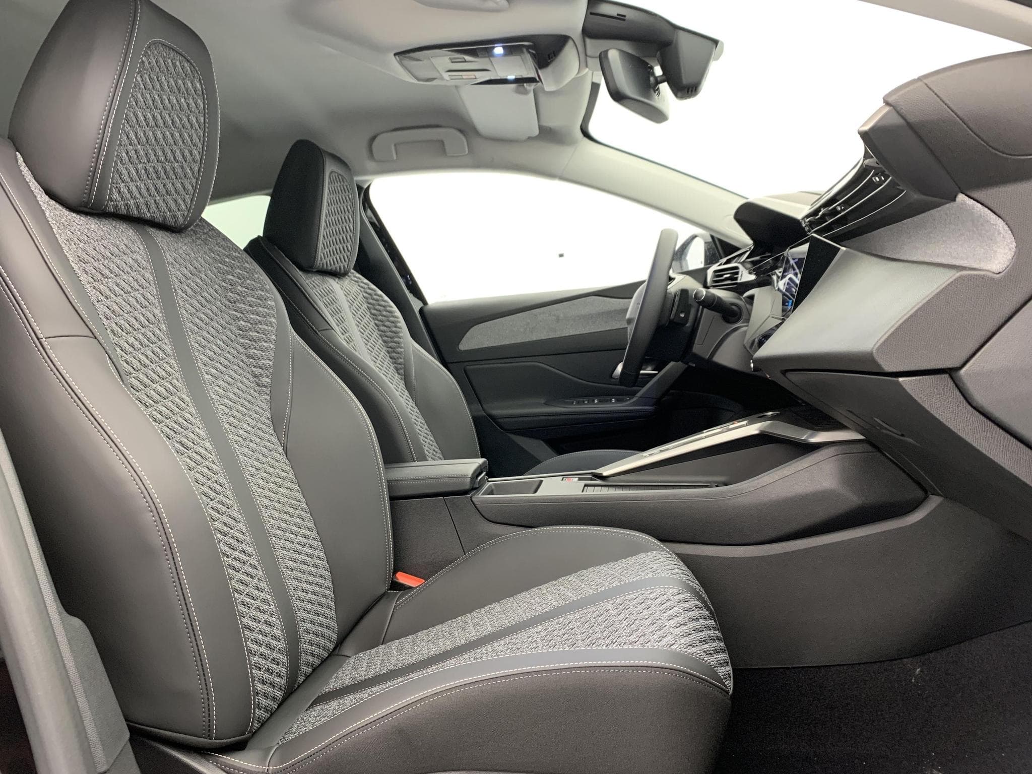 Peugeot 308 BLUEHDI 130CH S&S EAT8 ALLURE (2026) - Foto 9