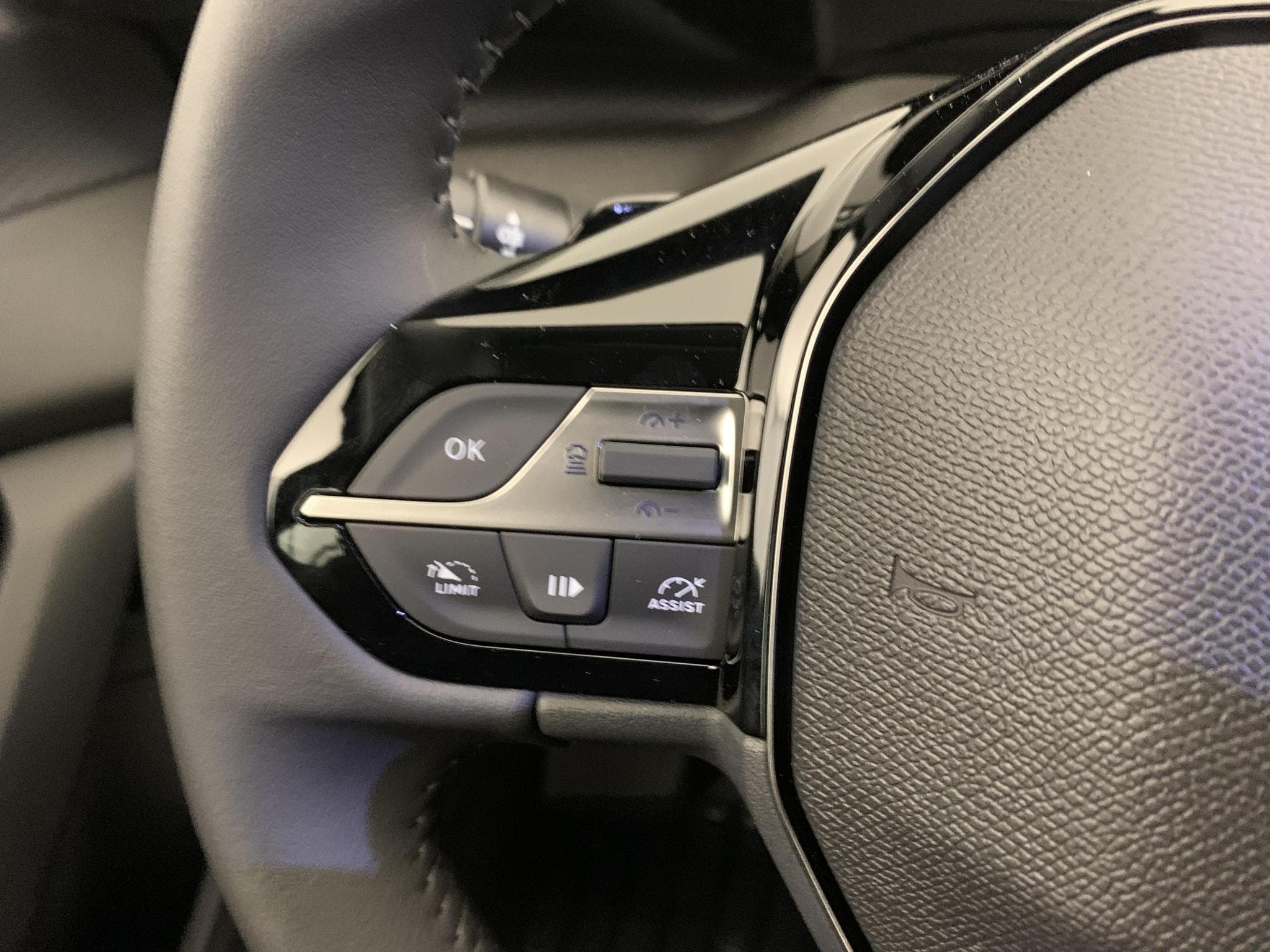 Peugeot 308 BLUEHDI 130CH EAT8 STYLE (2026) - Foto 15