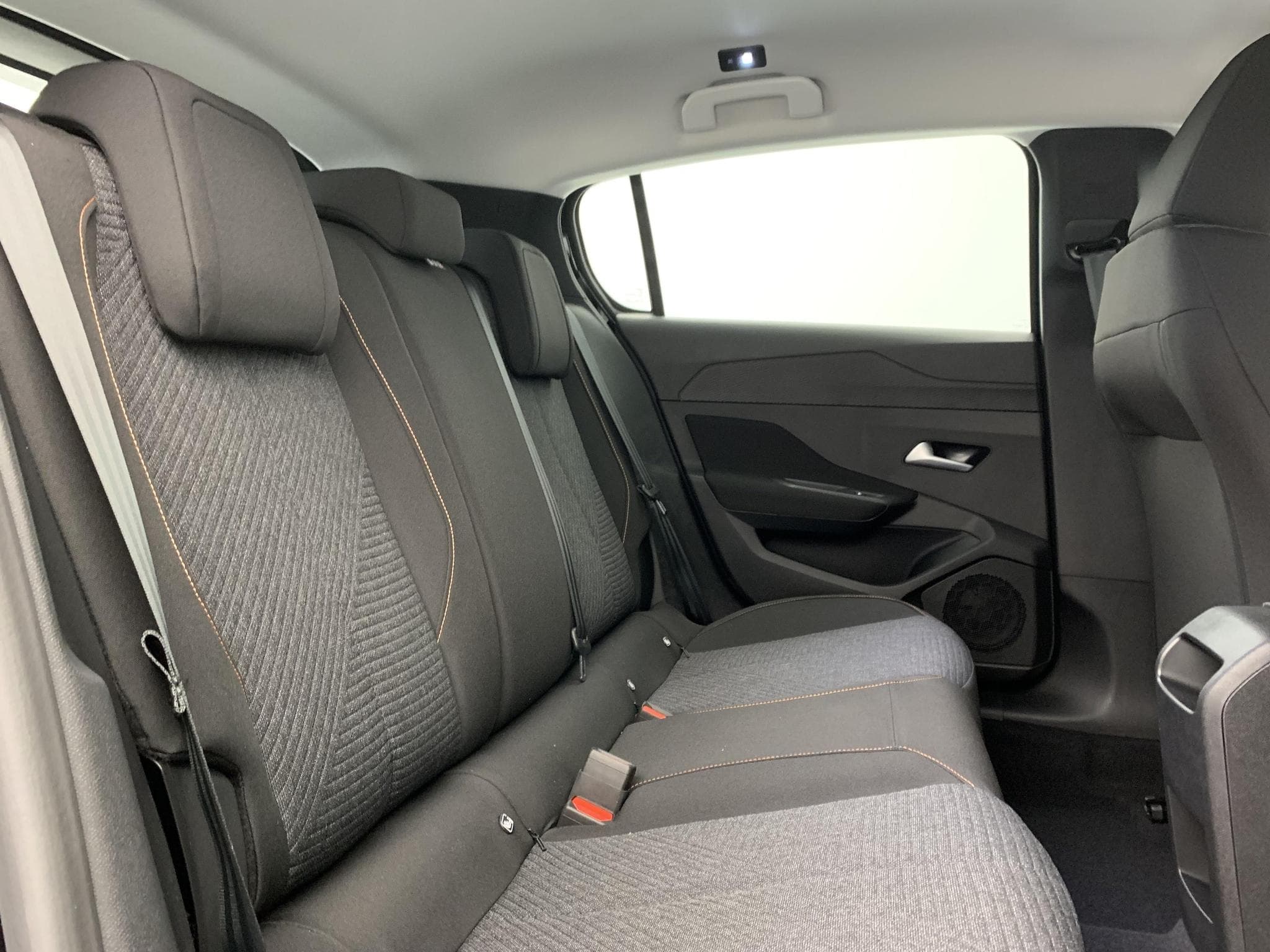 Peugeot 308 BLUEHDI 130CH EAT8 STYLE (2026) - Foto 10