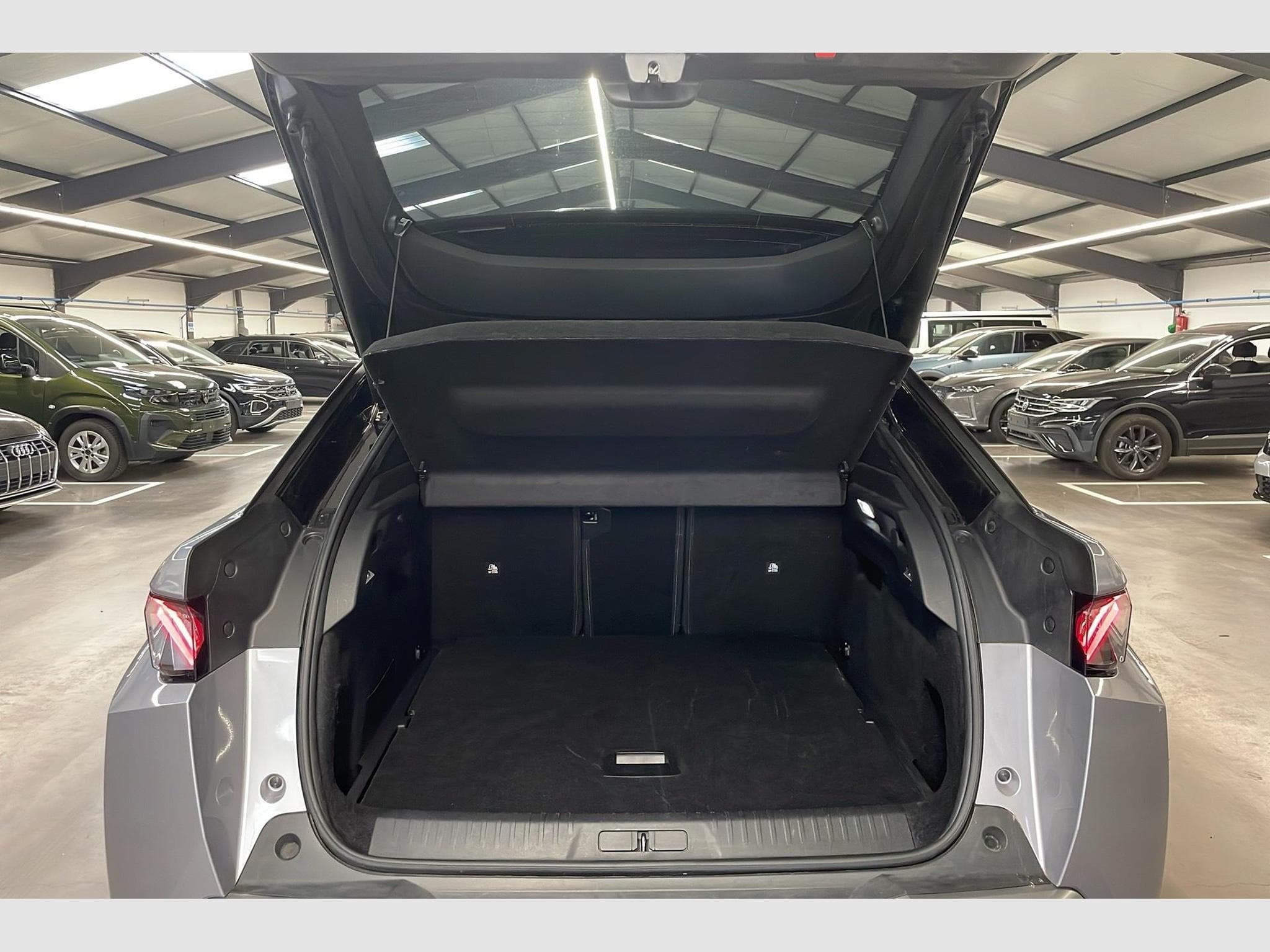 Peugeot 3008 Hybrid 145 e-DCS6 GT (2025) - Foto 11