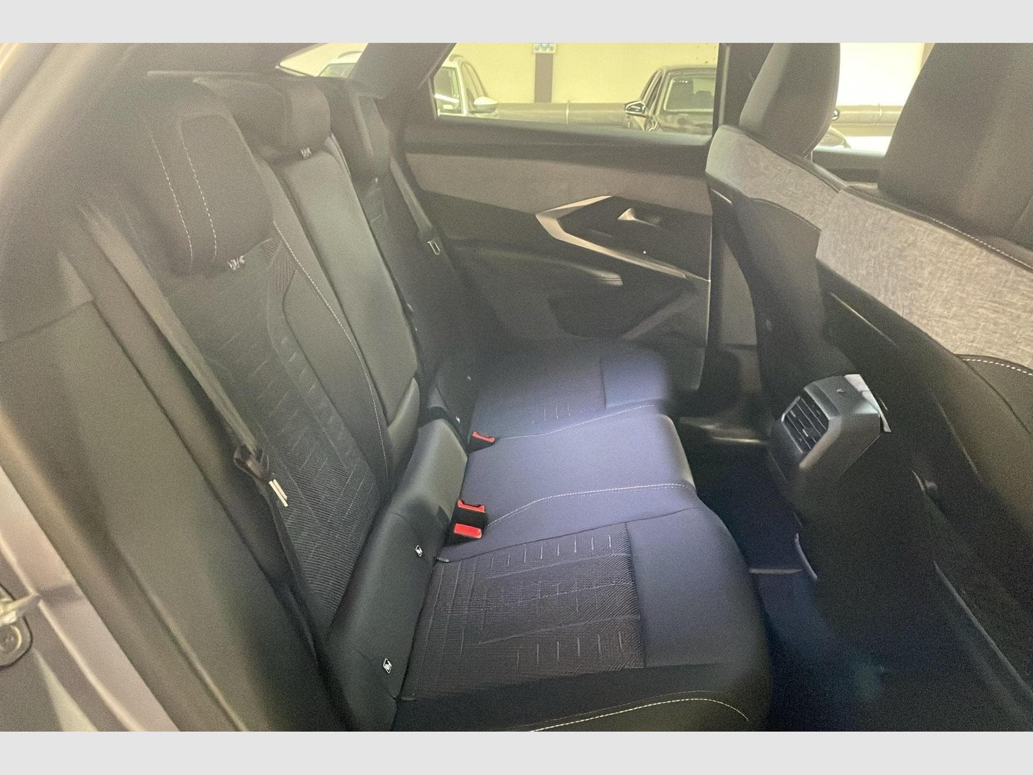 Peugeot 3008 Hybrid 145 e-DCS6 GT (2025) - Foto 10