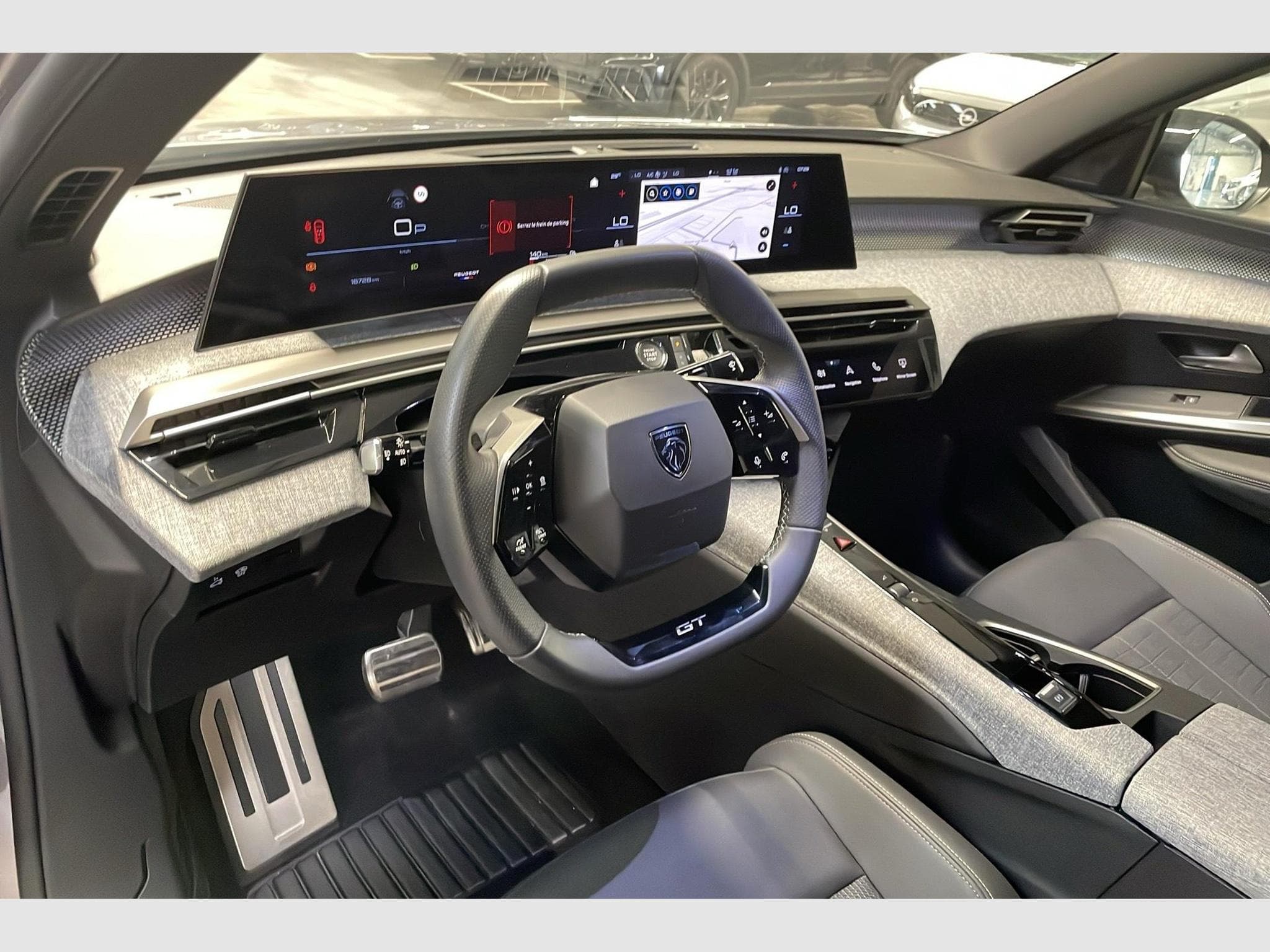 Peugeot 3008 Hybrid 145 e-DCS6 GT (2025) - Foto 16