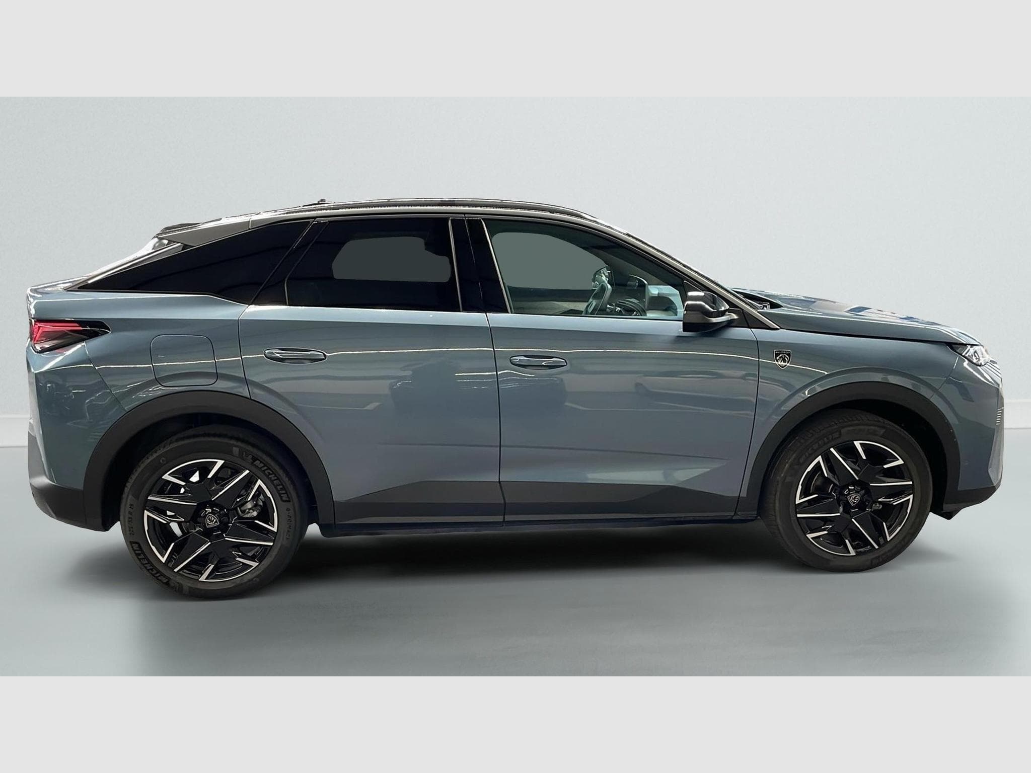 Peugeot 3008 Hybrid 145 e-DCS6 GT (2025) - Foto 8