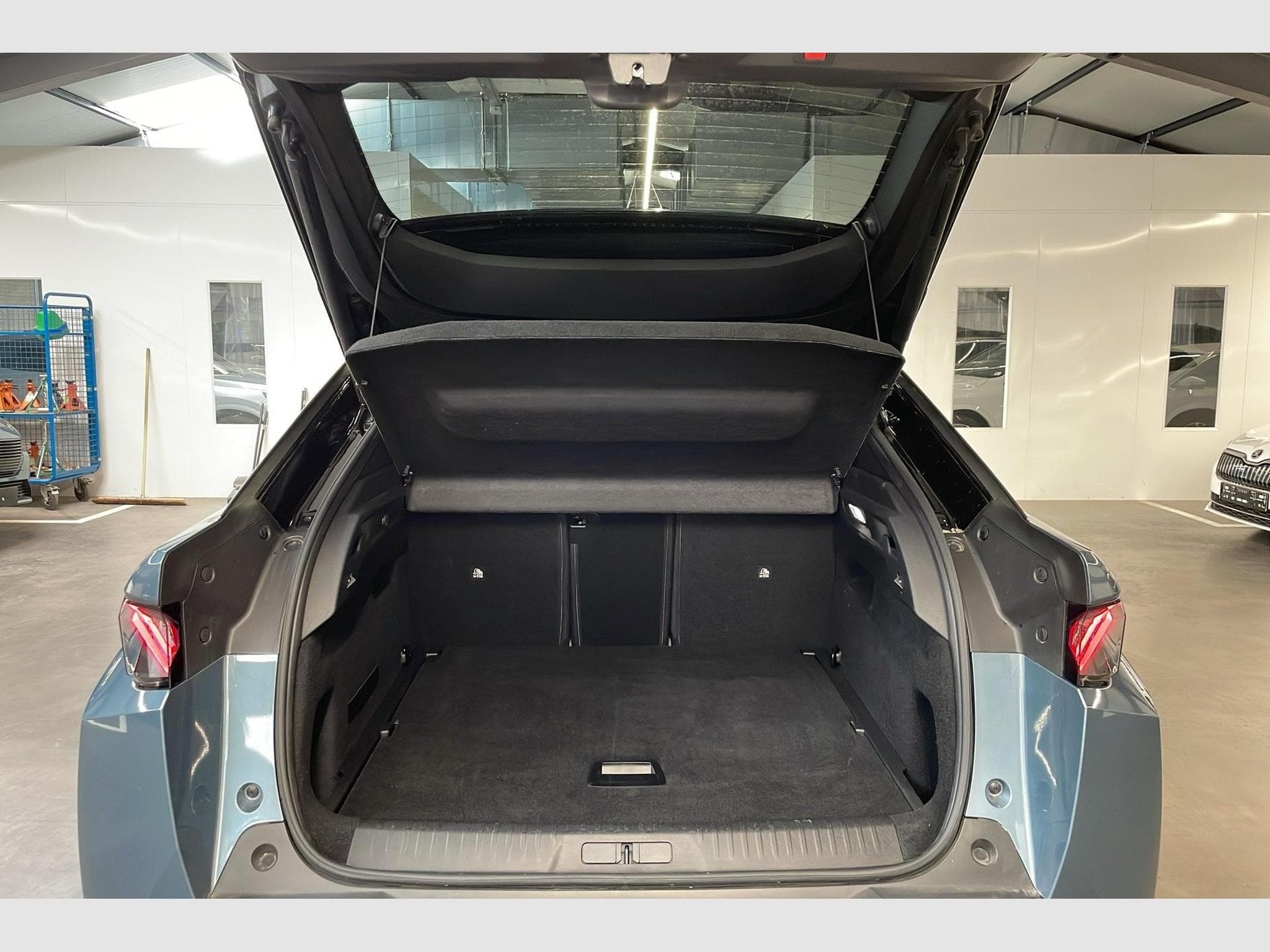 Peugeot 3008 Hybrid 145 e-DCS6 GT (2025) - Foto 11