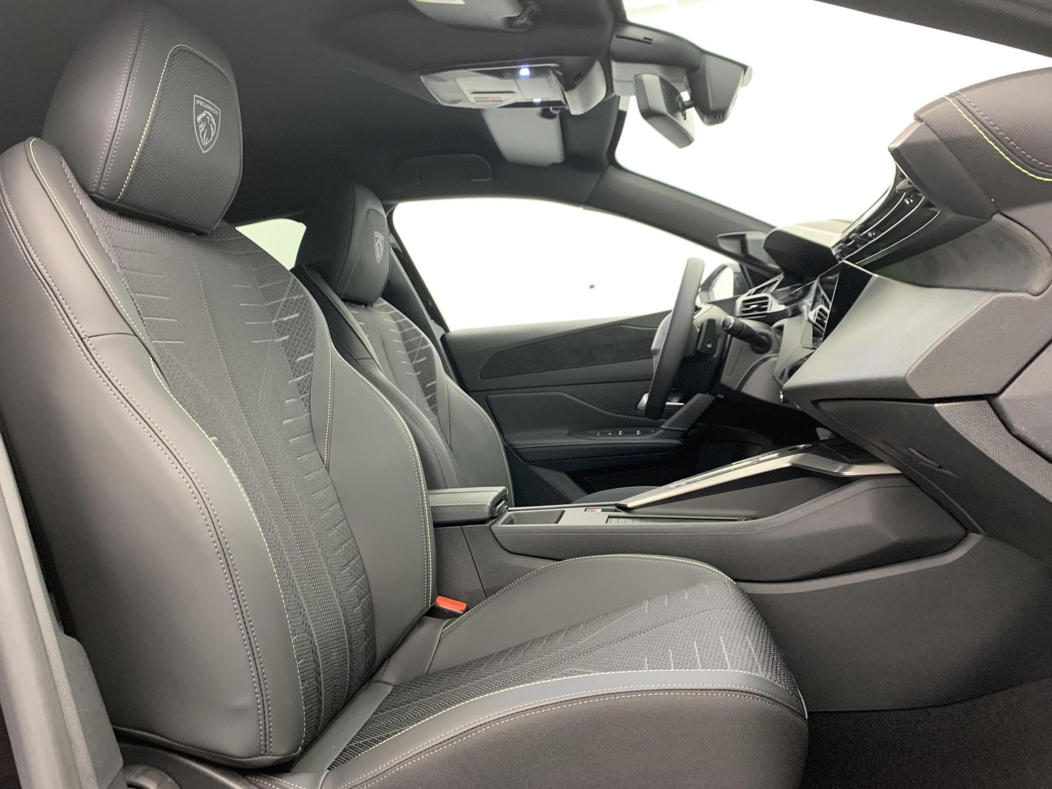 Peugeot 308 BLUEHDI 130CH S&S EAT8 GT (2026) - Photo 9