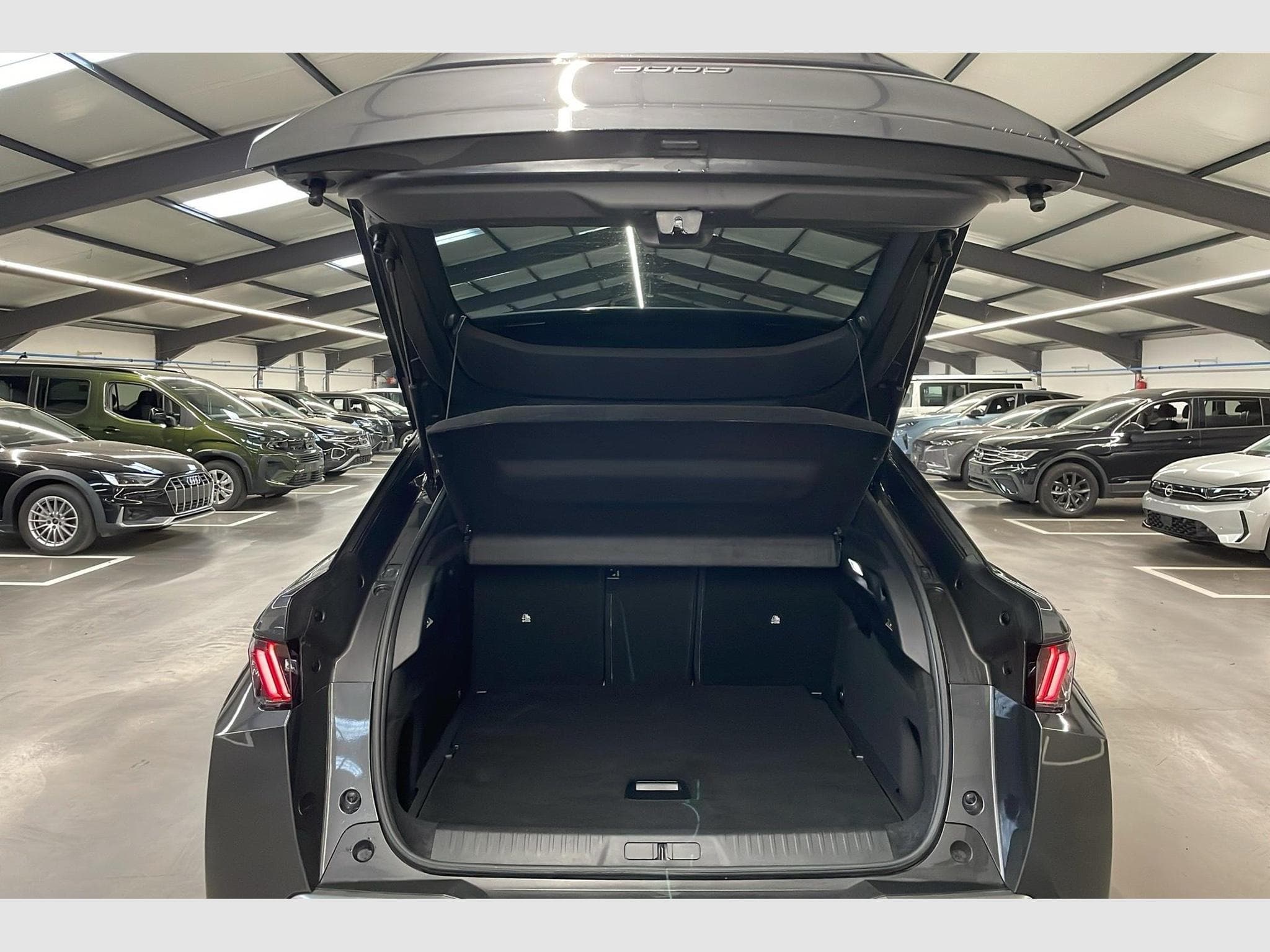 Peugeot 3008 Hybrid 145 e-DCS6 Allure (2025) - Foto 11