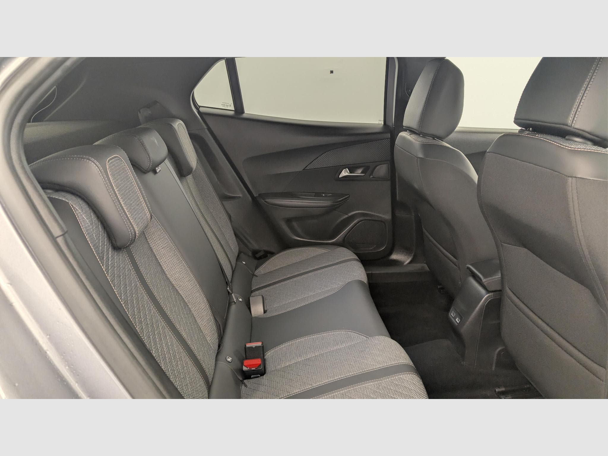 Peugeot 2008 100 S&S BVM6 Allure (2025) - Photo 10