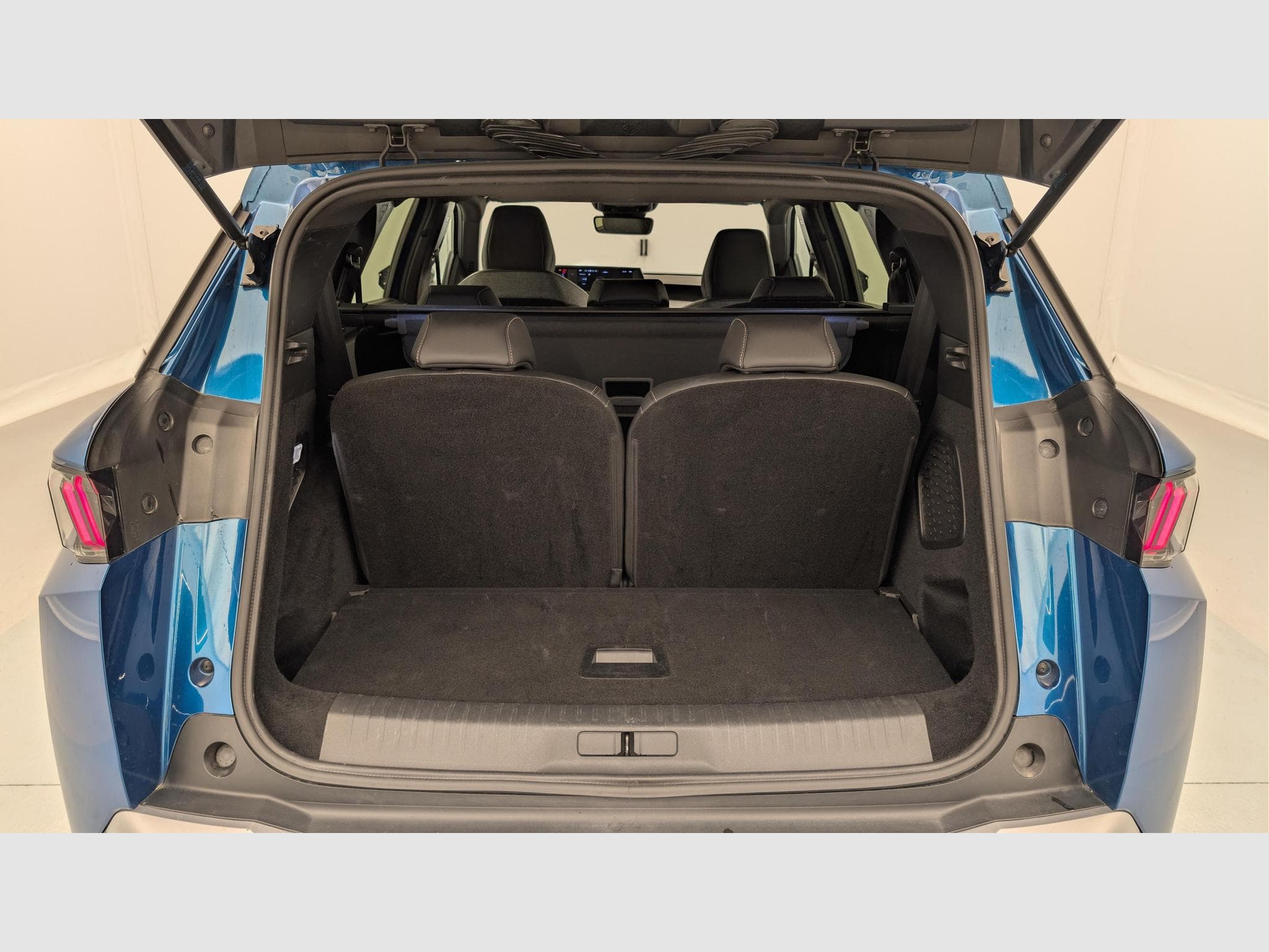 Peugeot 5008 HYBRID 145 CH E-DCS6 ALLURE (2025) - Photo 11