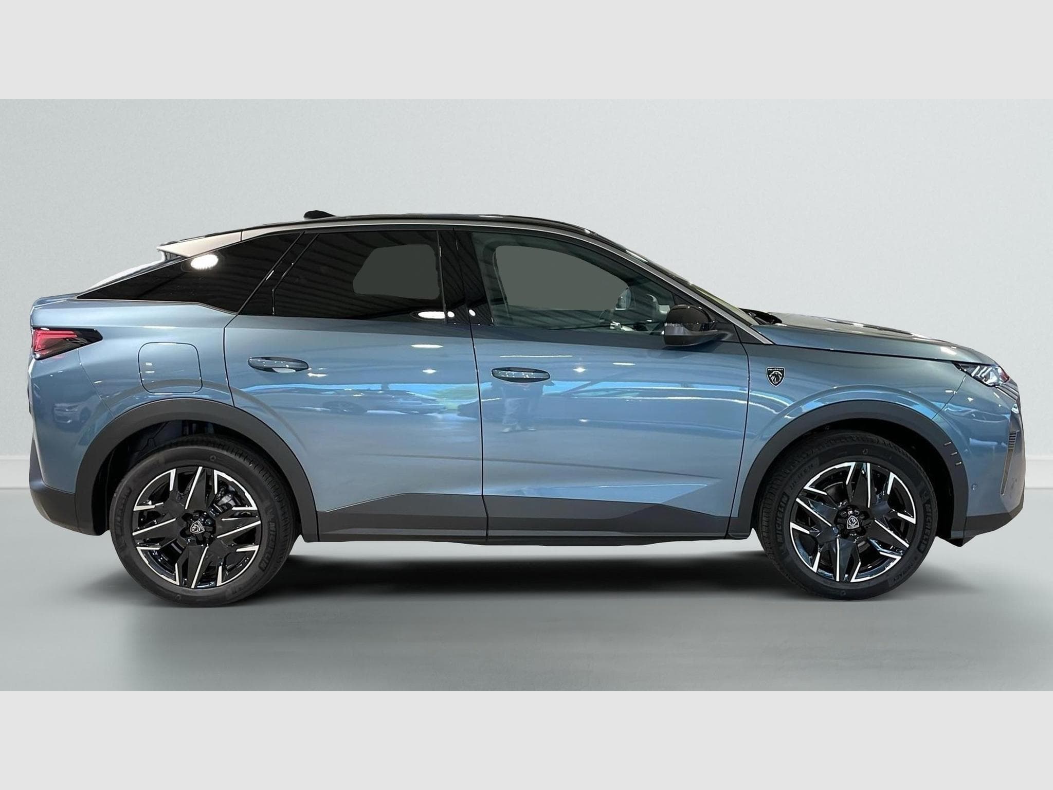 Peugeot 3008 Hybrid 145 e-DCS6 GT (2025) - Foto 8