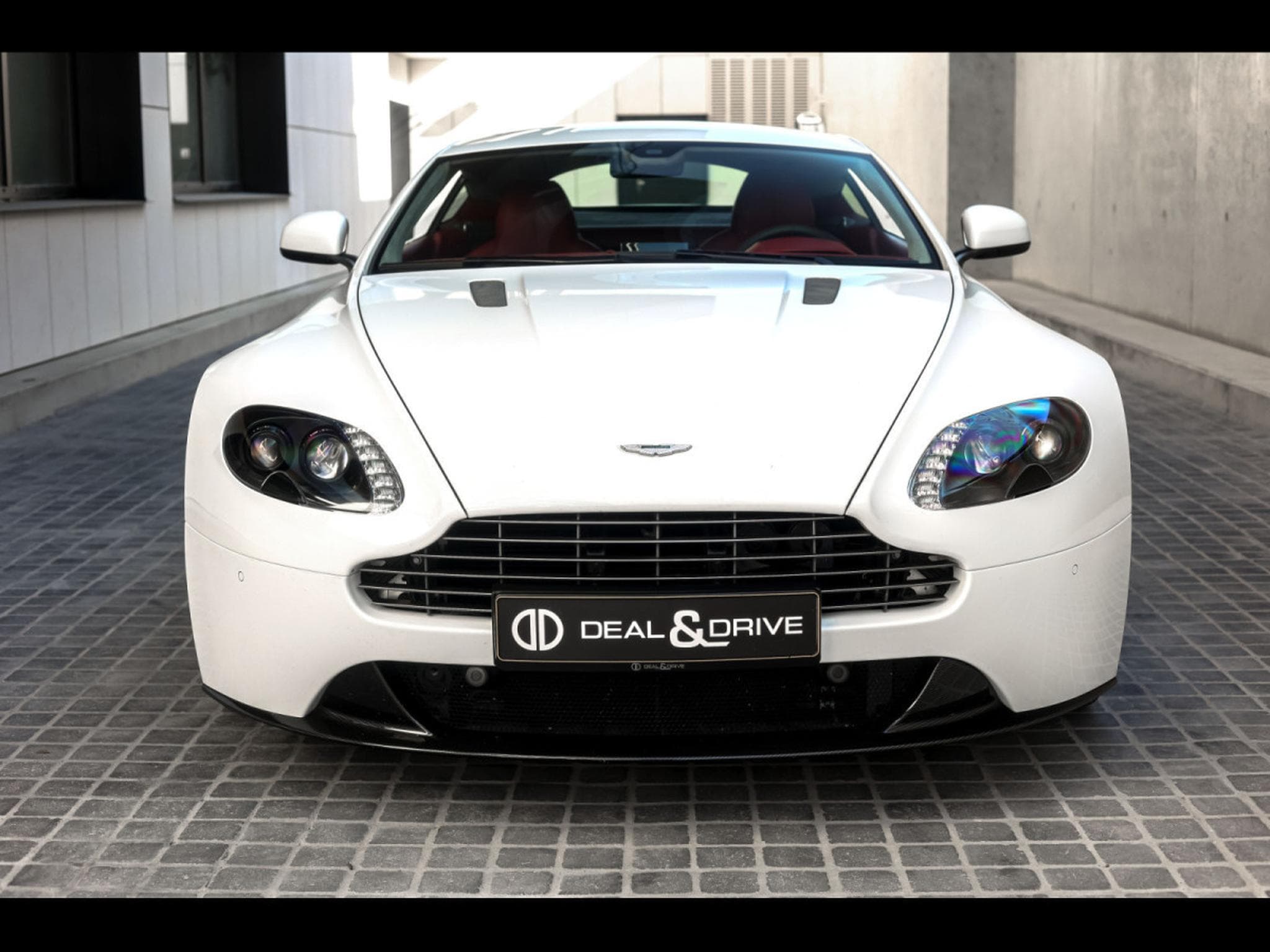 Aston-Martin V8 Vantage COUPE SPORTSHIFT II - STRATUS WHITE METALLIC (2017) - Foto 5
