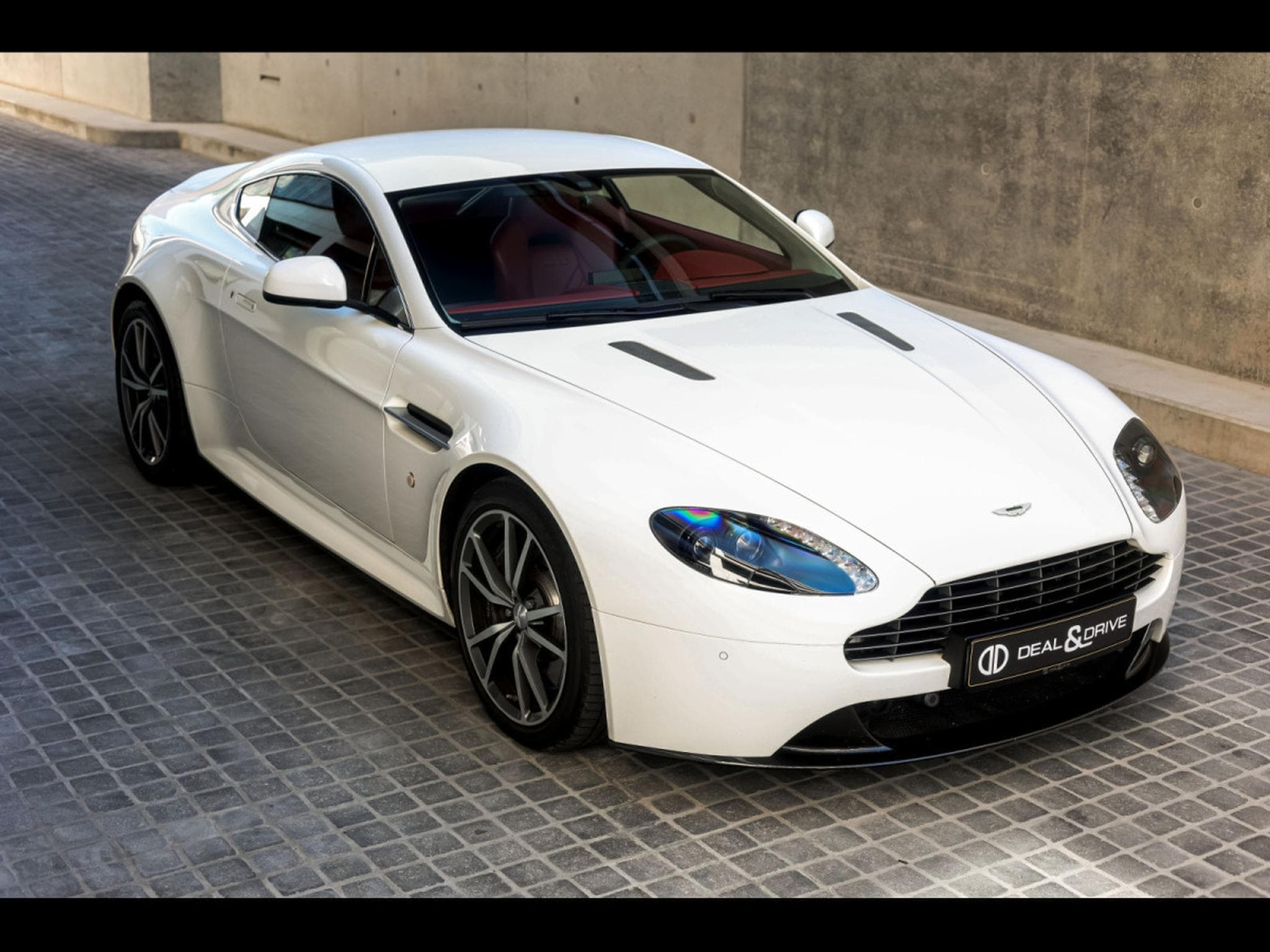 Aston-Martin V8 Vantage COUPE SPORTSHIFT II - STRATUS WHITE METALLIC (2017) - Foto 7