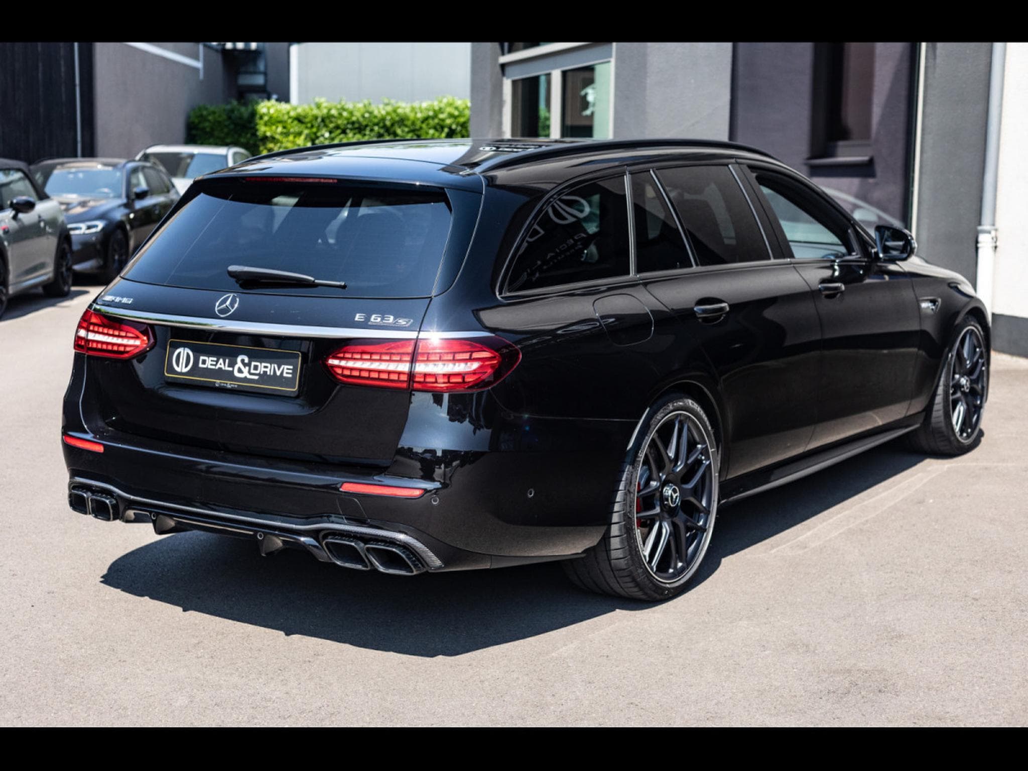 Mercedes E 63 AMG S T-MODELL (612 CH) - CARBON PACKAGE - OBSIDIAN BLACK METALL (2023) - Foto 7