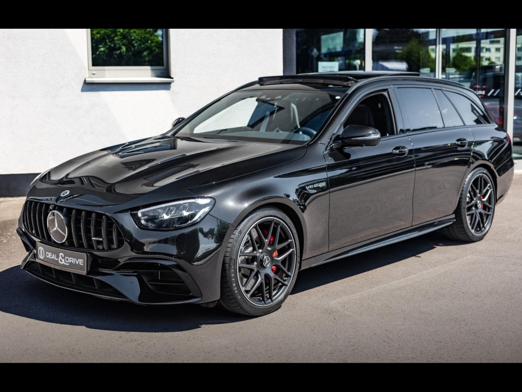 Mercedes E 63 AMG S T-MODELL (612 CH) - CARBON PACKAGE - OBSIDIAN BLACK METALL (2023) - Foto 8