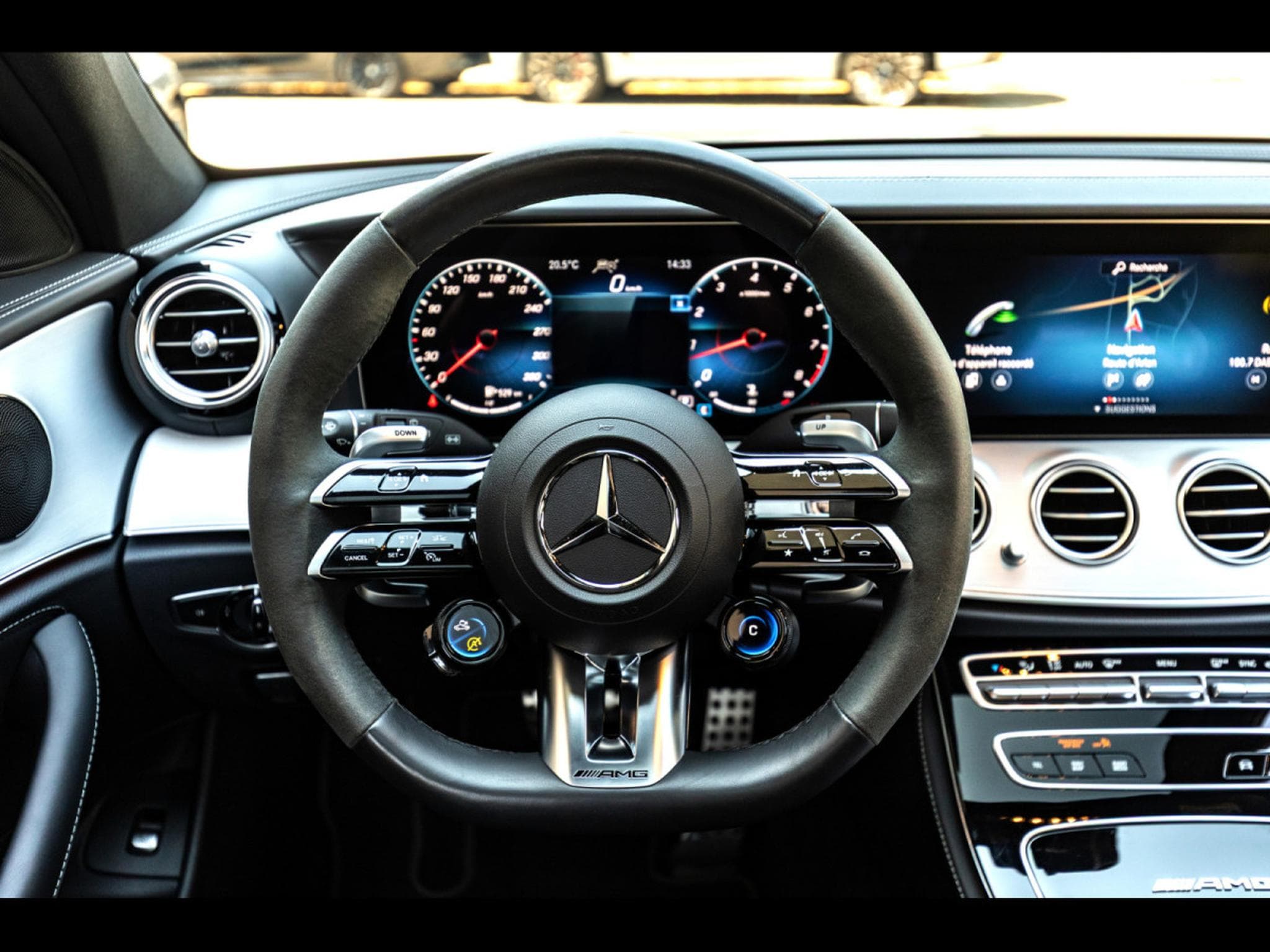 Mercedes E 63 AMG S T-MODELL (612 CH) - CARBON PACKAGE - OBSIDIAN BLACK METALL (2023) - Foto 13