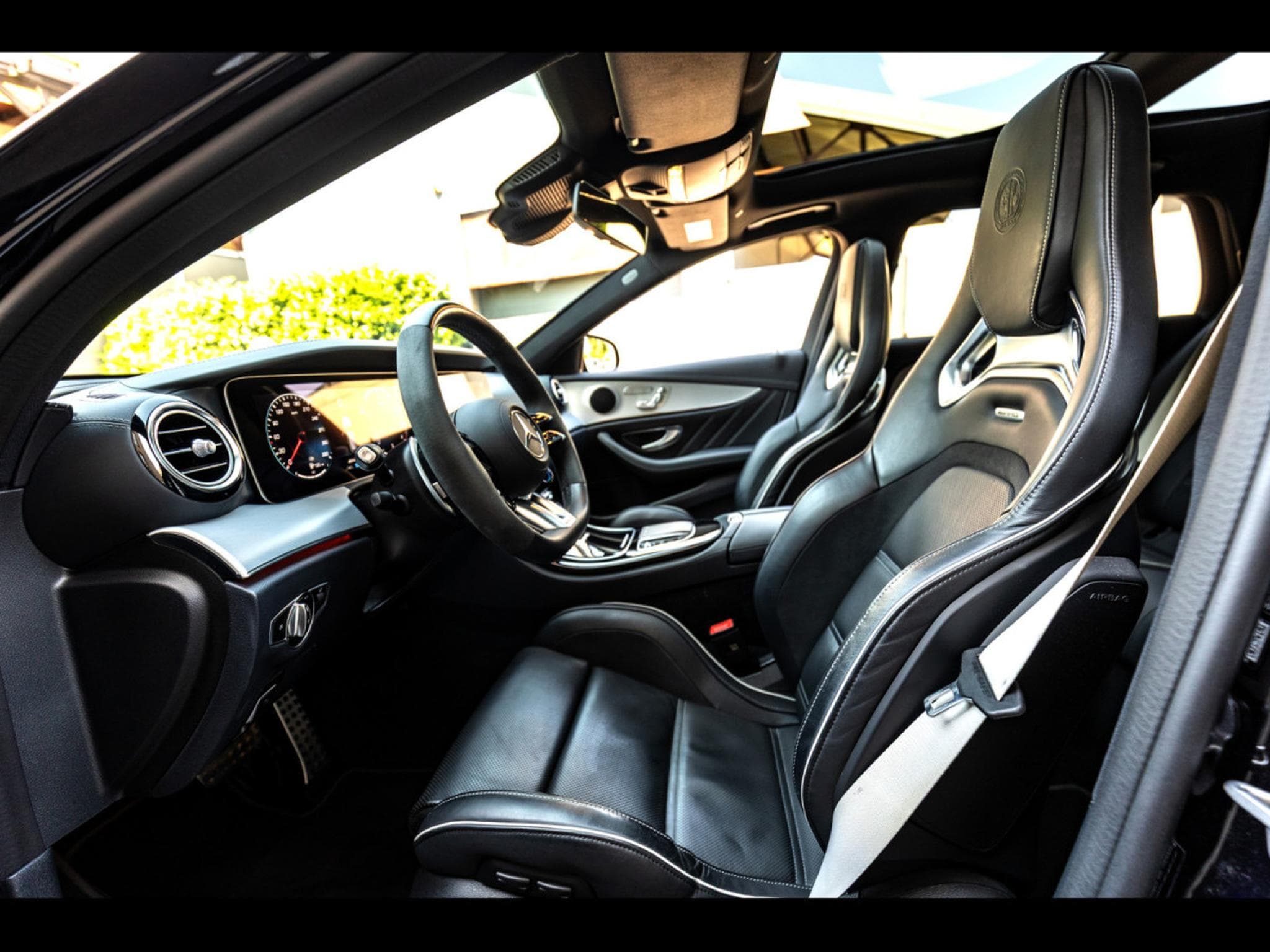 Mercedes E 63 AMG S T-MODELL (612 CH) - CARBON PACKAGE - OBSIDIAN BLACK METALL (2023) - Foto 12