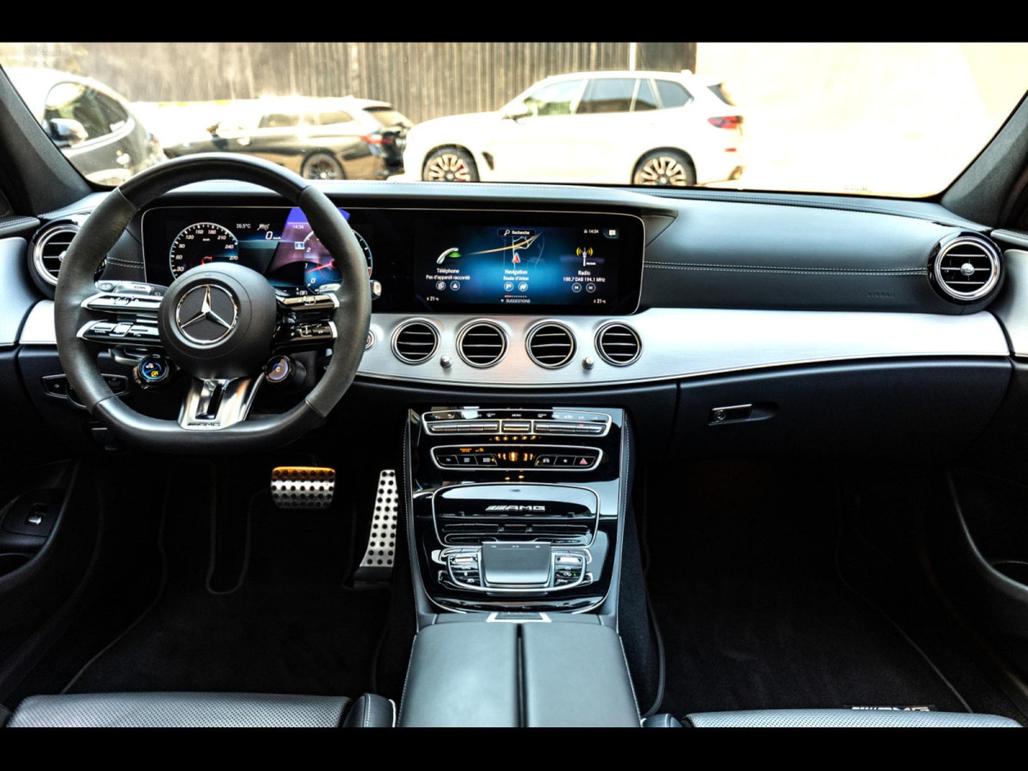 Mercedes E 63 AMG S T-MODELL (612 CH) - CARBON PACKAGE - OBSIDIAN BLACK METALL (2023) - Foto 15