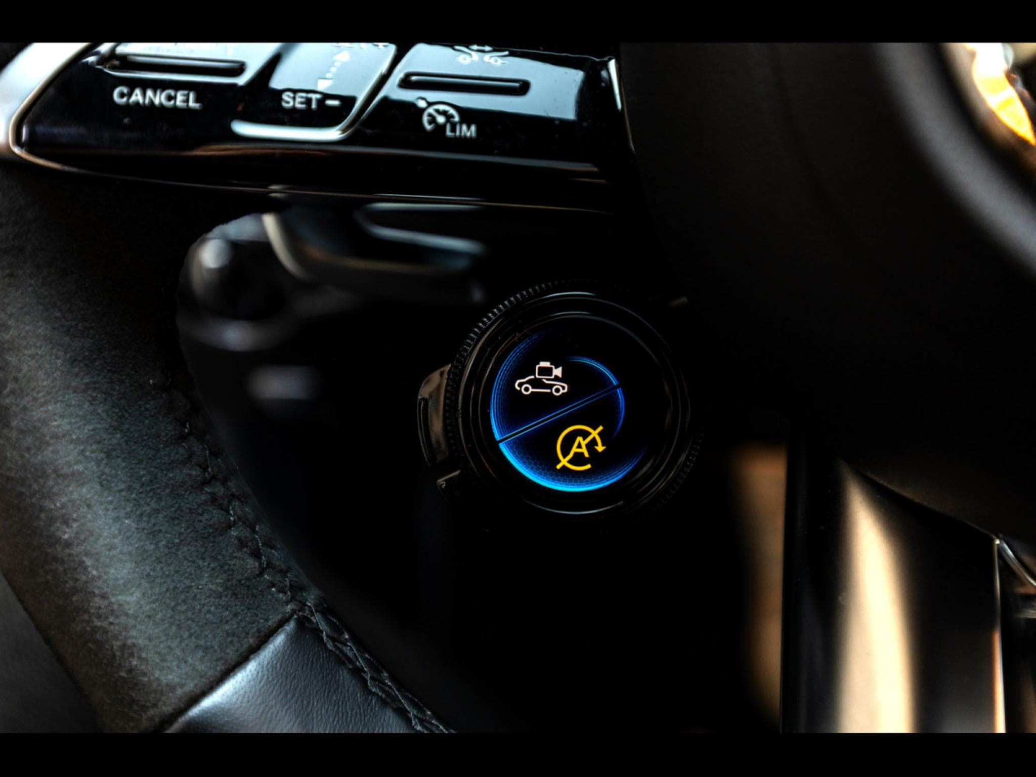 Mercedes E 63 AMG S T-MODELL (612 CH) - CARBON PACKAGE - OBSIDIAN BLACK METALL (2023) - Foto 21