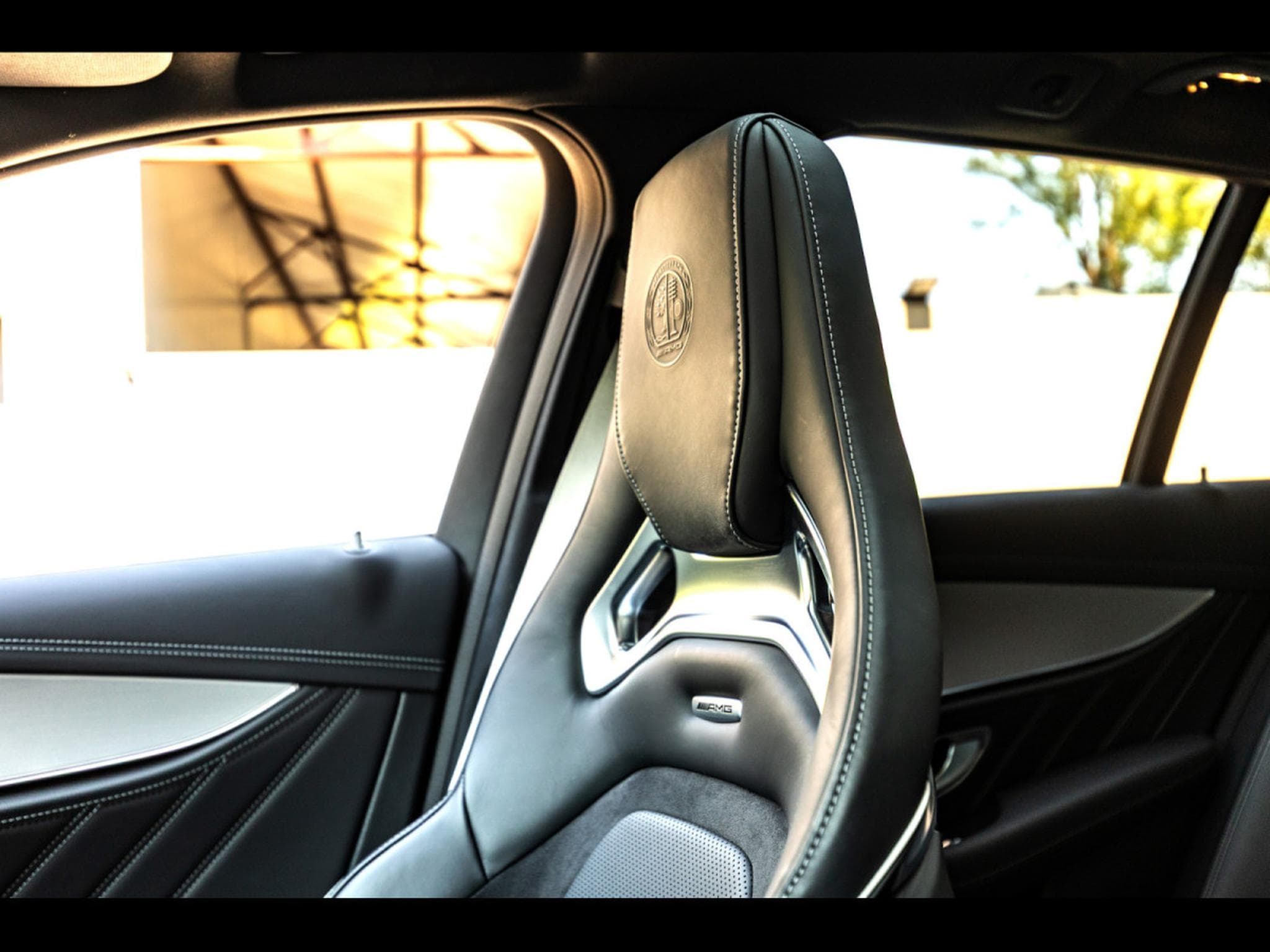 Mercedes E 63 AMG S T-MODELL (612 CH) - CARBON PACKAGE - OBSIDIAN BLACK METALL (2023) - Foto 18