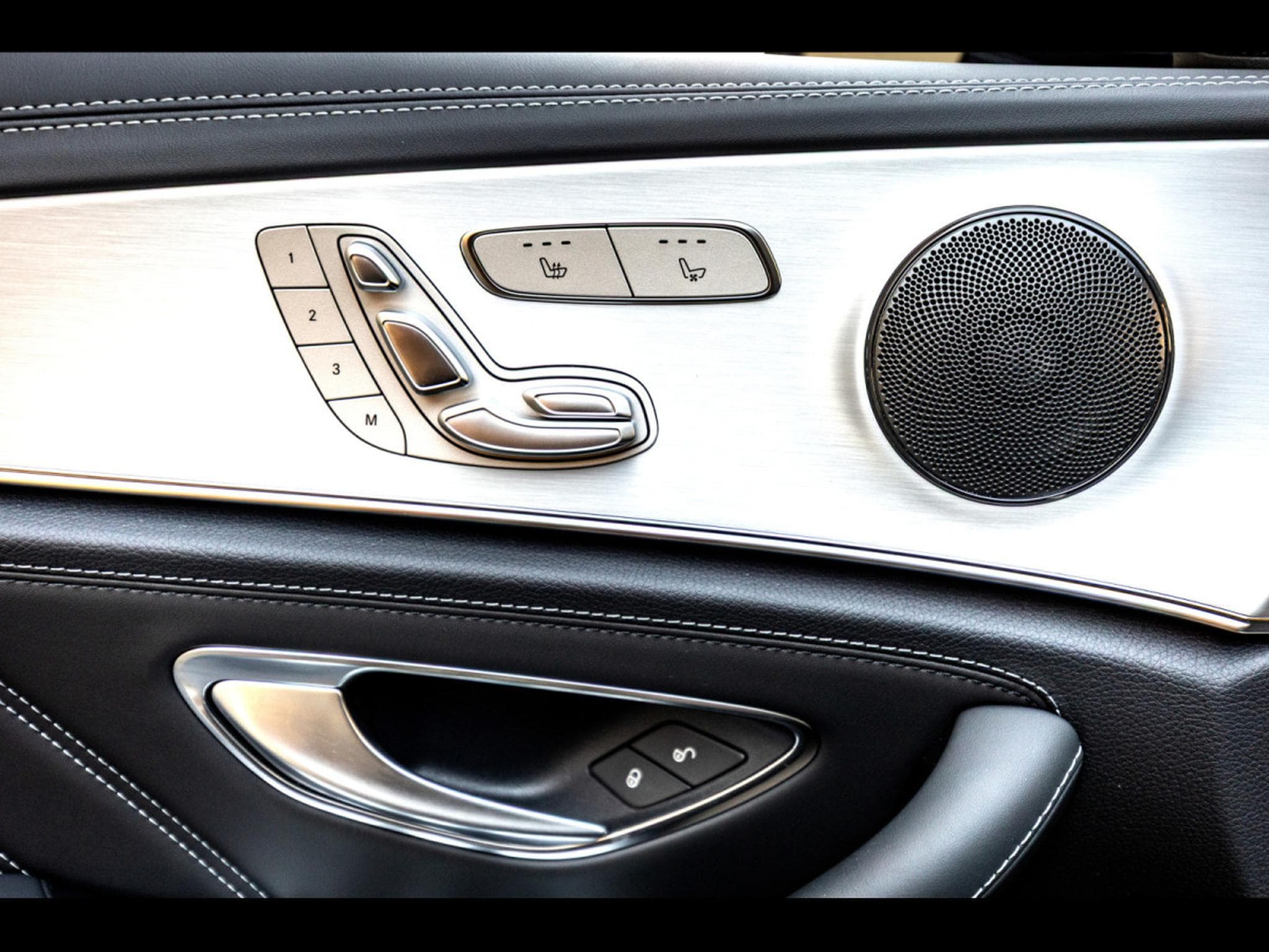 Mercedes E 63 AMG S T-MODELL (612 CH) - CARBON PACKAGE - OBSIDIAN BLACK METALL (2023) - Foto 24