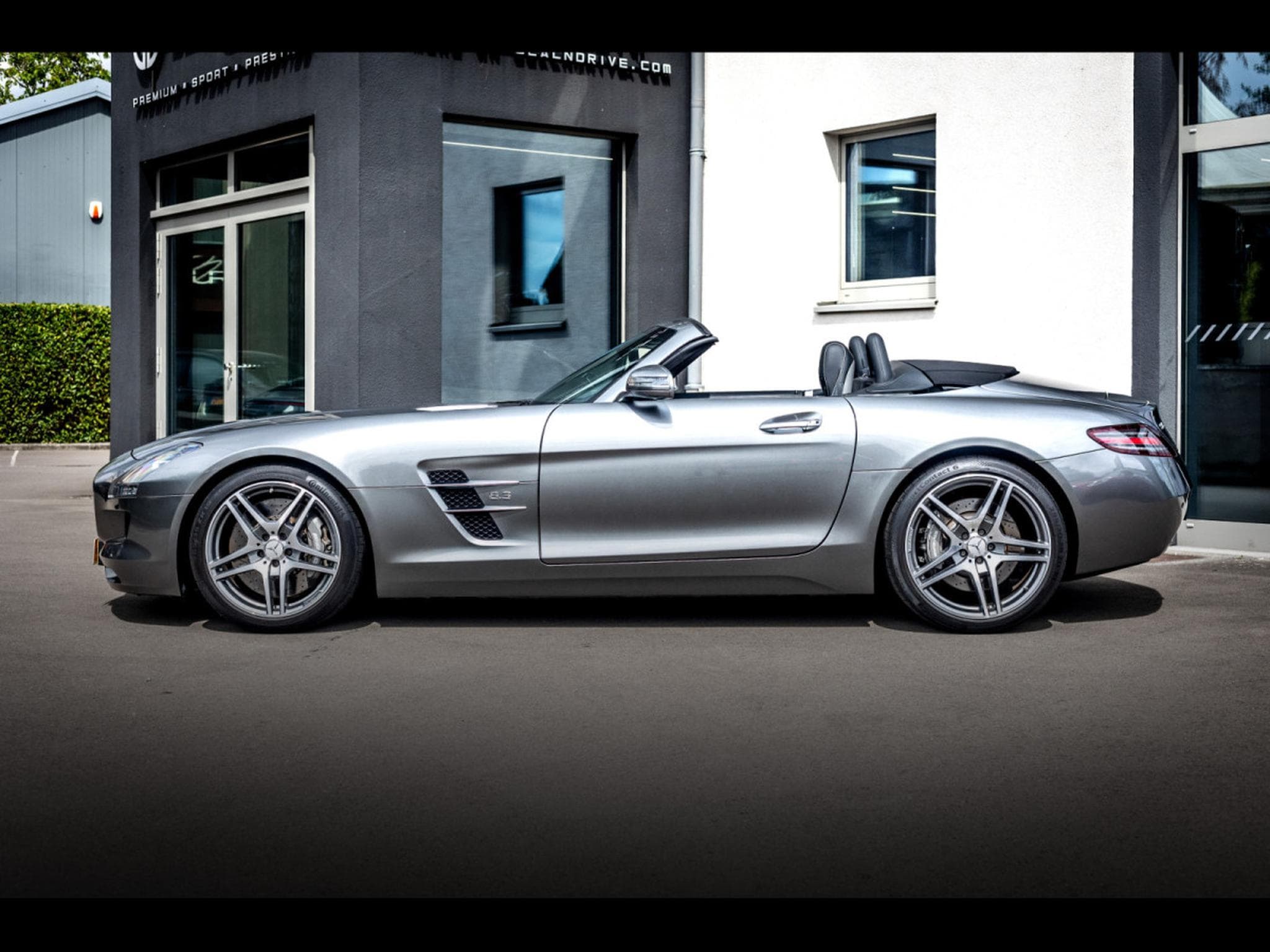 Mercedes SLS AMG AMG ROADSTER 6.3 V8 - HIMALAYAS GREY METALLIC (2012) - Photo 2