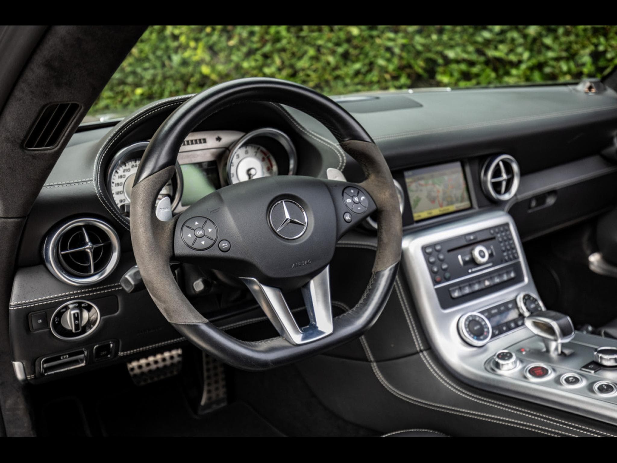 Mercedes SLS AMG AMG ROADSTER 6.3 V8 - HIMALAYAS GREY METALLIC (2012) - Photo 11