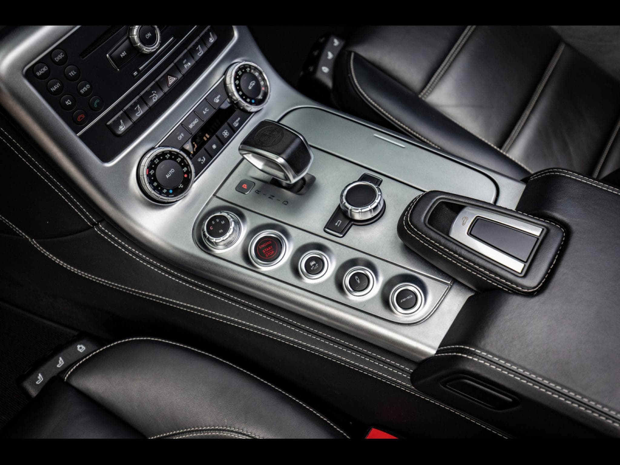 Mercedes SLS AMG AMG ROADSTER 6.3 V8 - HIMALAYAS GREY METALLIC (2012) - Photo 17