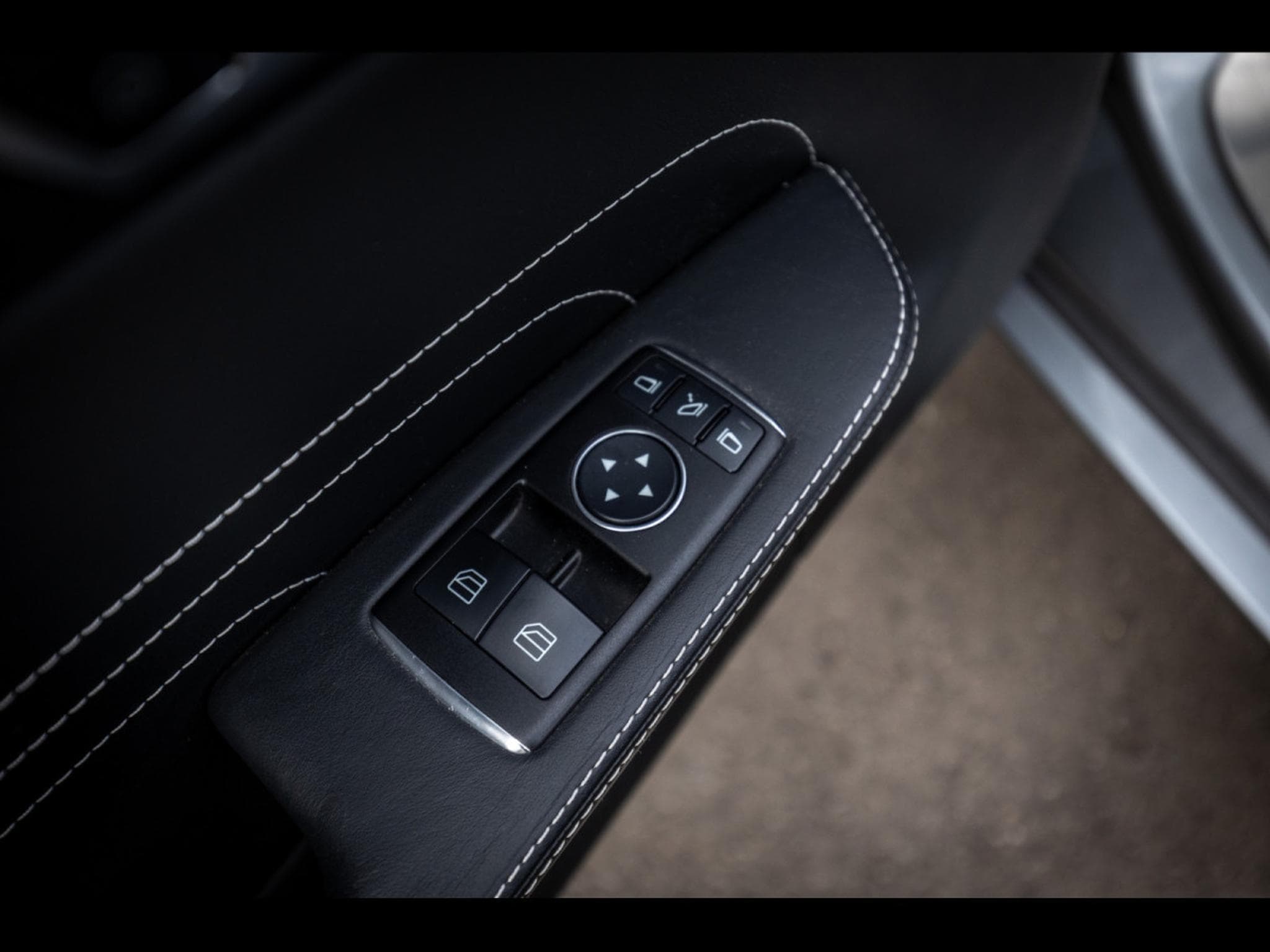 Mercedes SLS AMG AMG ROADSTER 6.3 V8 - HIMALAYAS GREY METALLIC (2012) - Photo 19