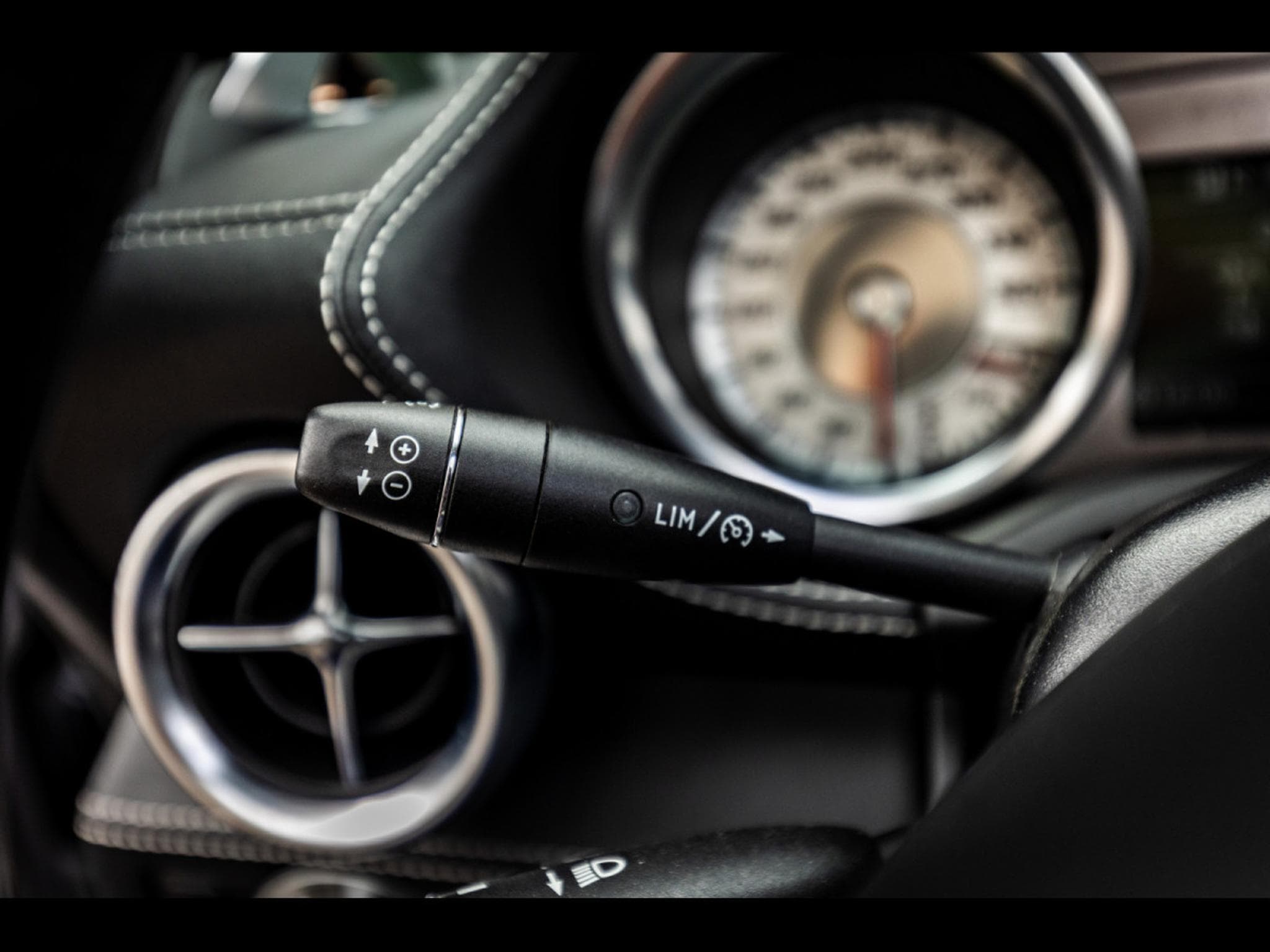 Mercedes SLS AMG AMG ROADSTER 6.3 V8 - HIMALAYAS GREY METALLIC (2012) - Photo 25