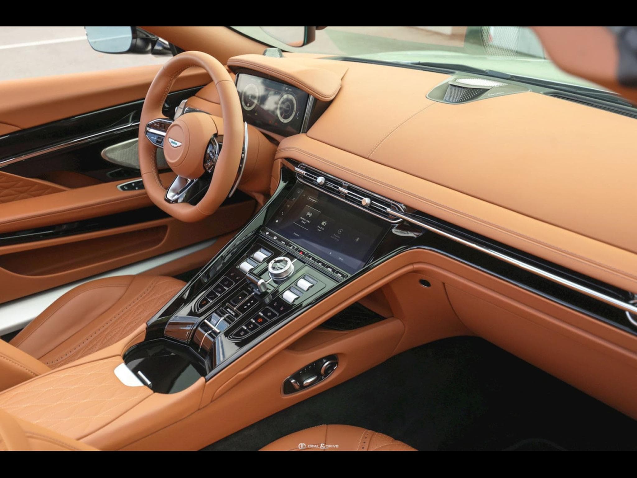 Aston-Martin DB12 VOLANTE 4.0 V8 680 CH - SPIRIT SILVER METALLIC - FULL PPF (2024) - Photo 21