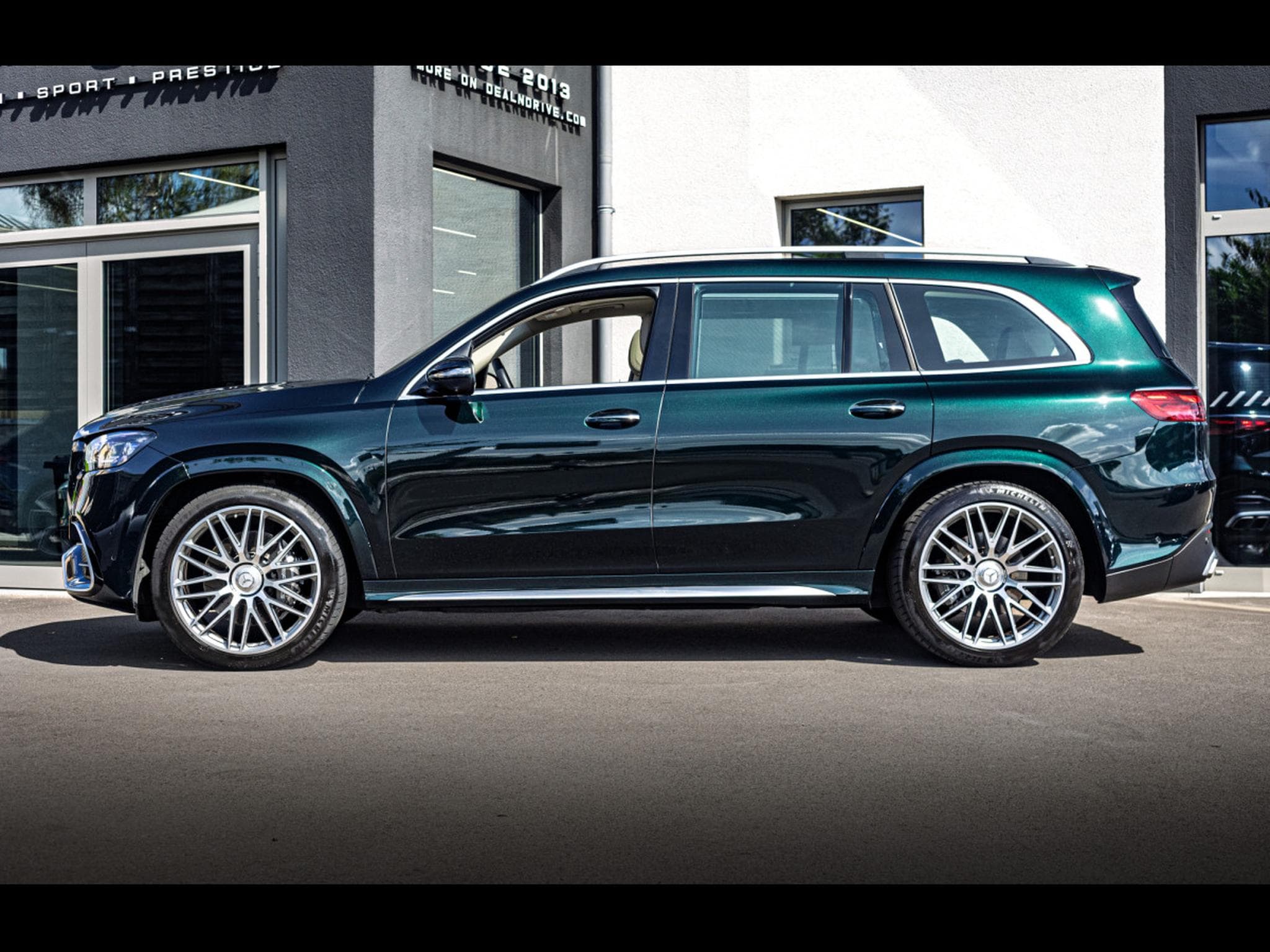 Mercedes GLS 63 AMG 4M+ 7 SEATS - SMARAGDGRÜN METALLIC - PPF (2024) - Photo 2
