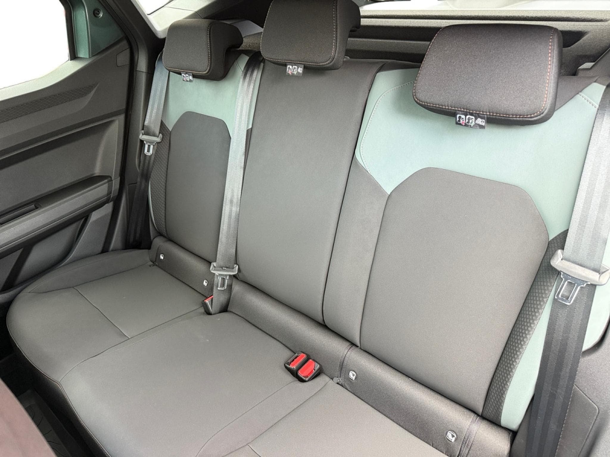 Dacia Duster 1.6 Hybrid Journey (2025) - Photo 10