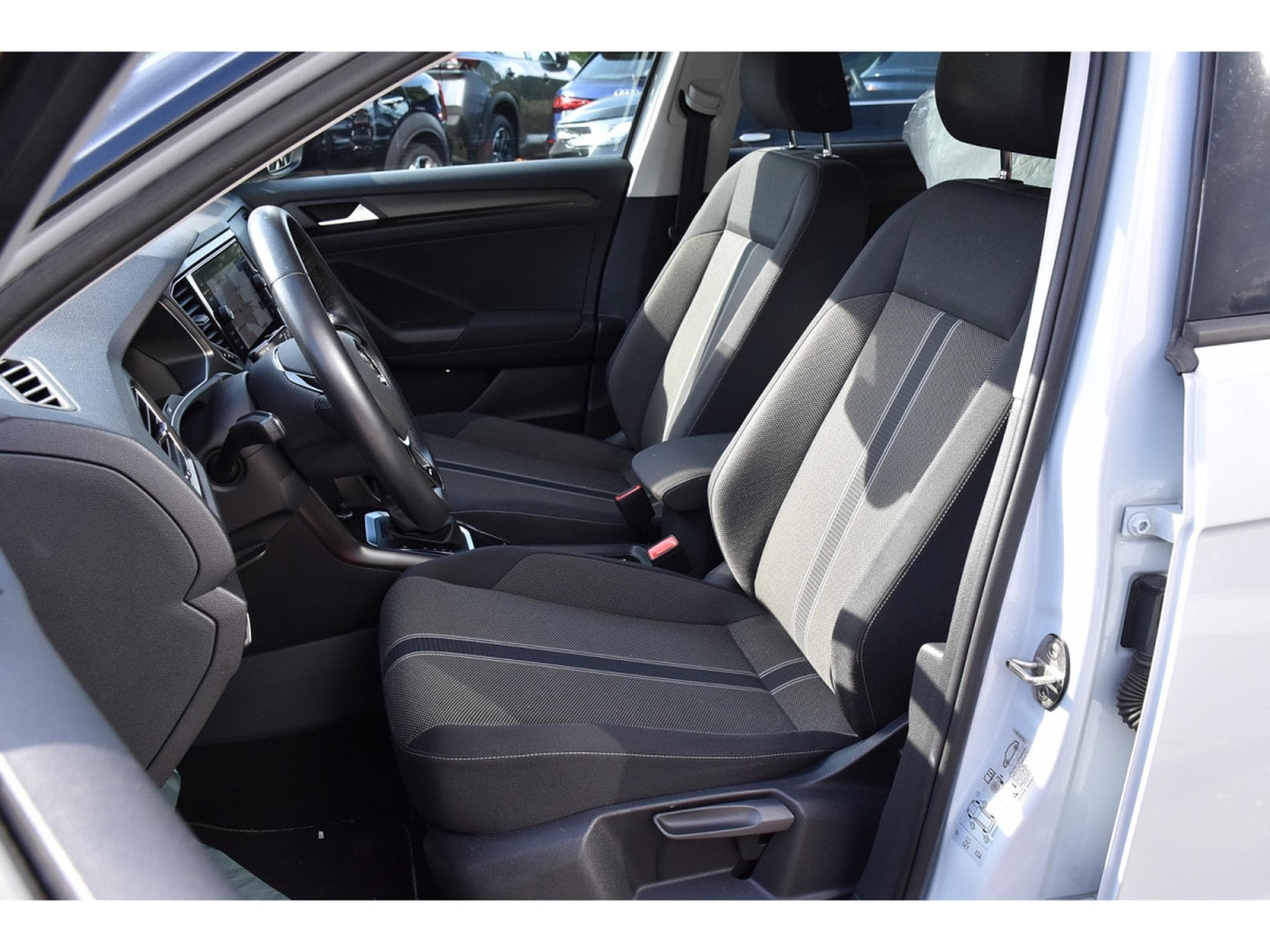 VW T-Roc 1.5 TSI Style DSG PANO ACC SIDE PARK CAM KEYLESS 1° MAIN (2018) - Photo 6