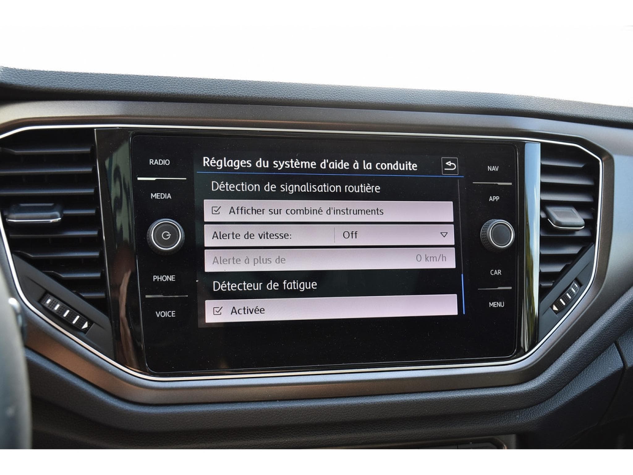 VW T-Roc 1.5 TSI Style DSG PANO ACC SIDE PARK CAM KEYLESS 1° MAIN (2018) - Photo 14